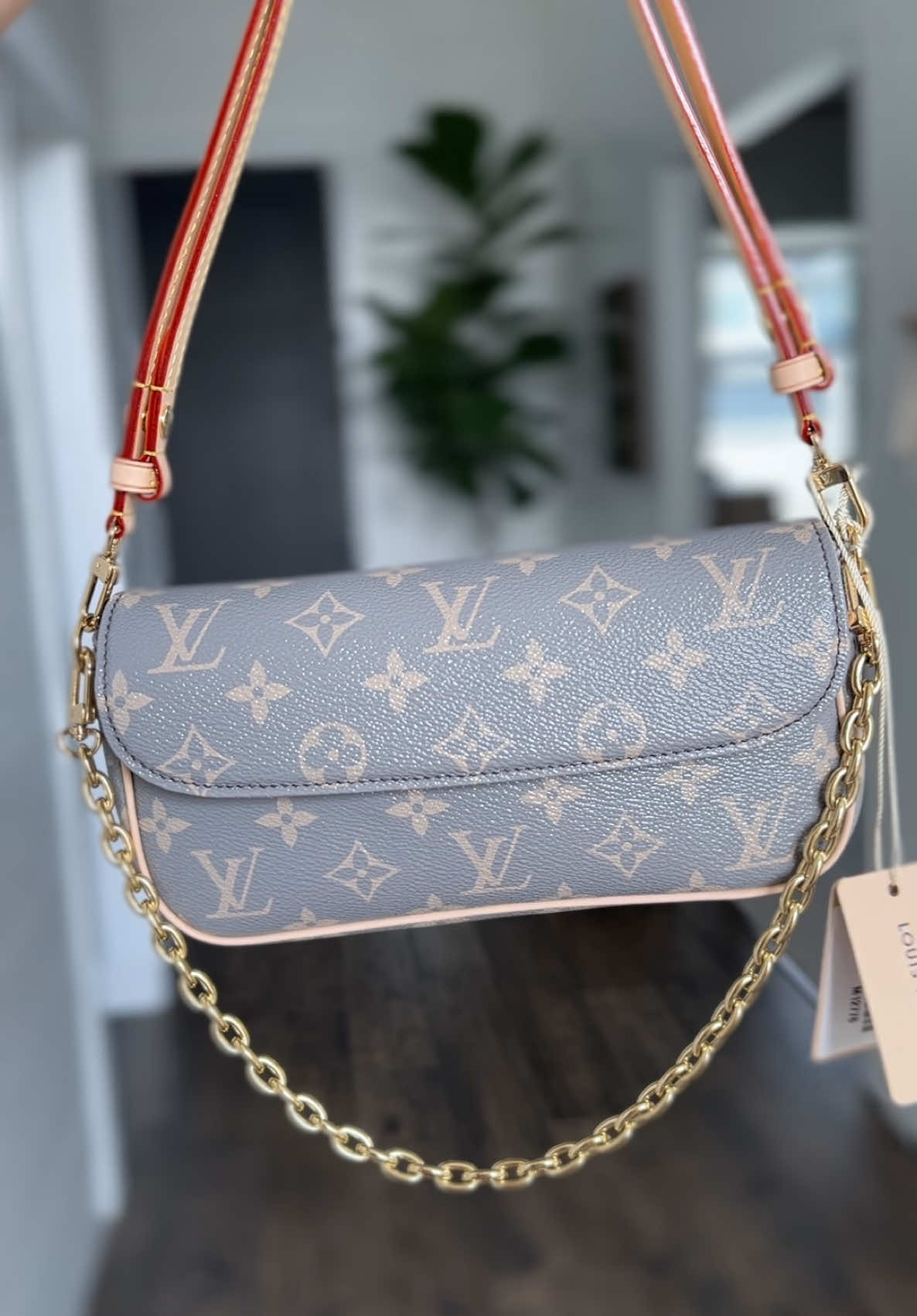 @Louis Vuitton Ivy Wallet on Chain in Trianon Monogram unboxing✨✨✨ #lv #louisvuittonbag #monogram #pursecollection #pursetok #shoulderbag #crossbodybag #handbag #woc #fyp #whatibought #louisvuittonlover #louisvuittonaddict #tryon 