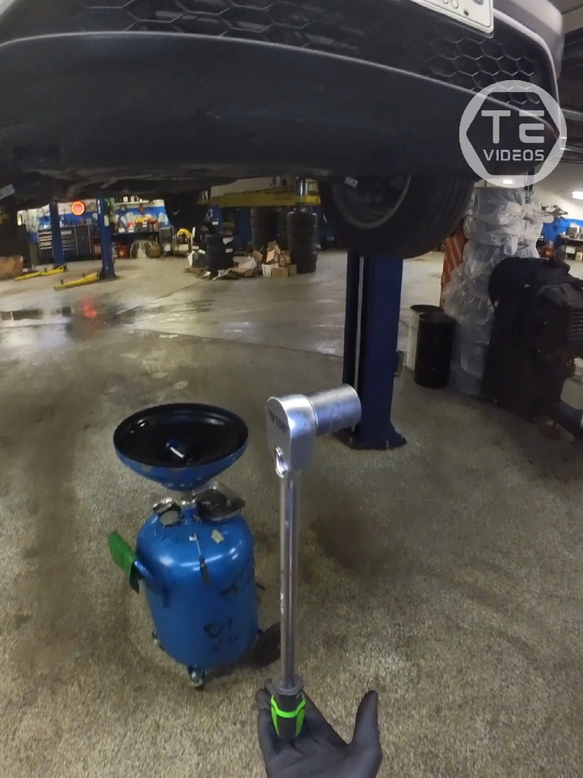 POV | 2020 Honda CR-V Oil Change 🔧👀👌 #honda #crv #oilchange #pov #satisfying #ratchet 