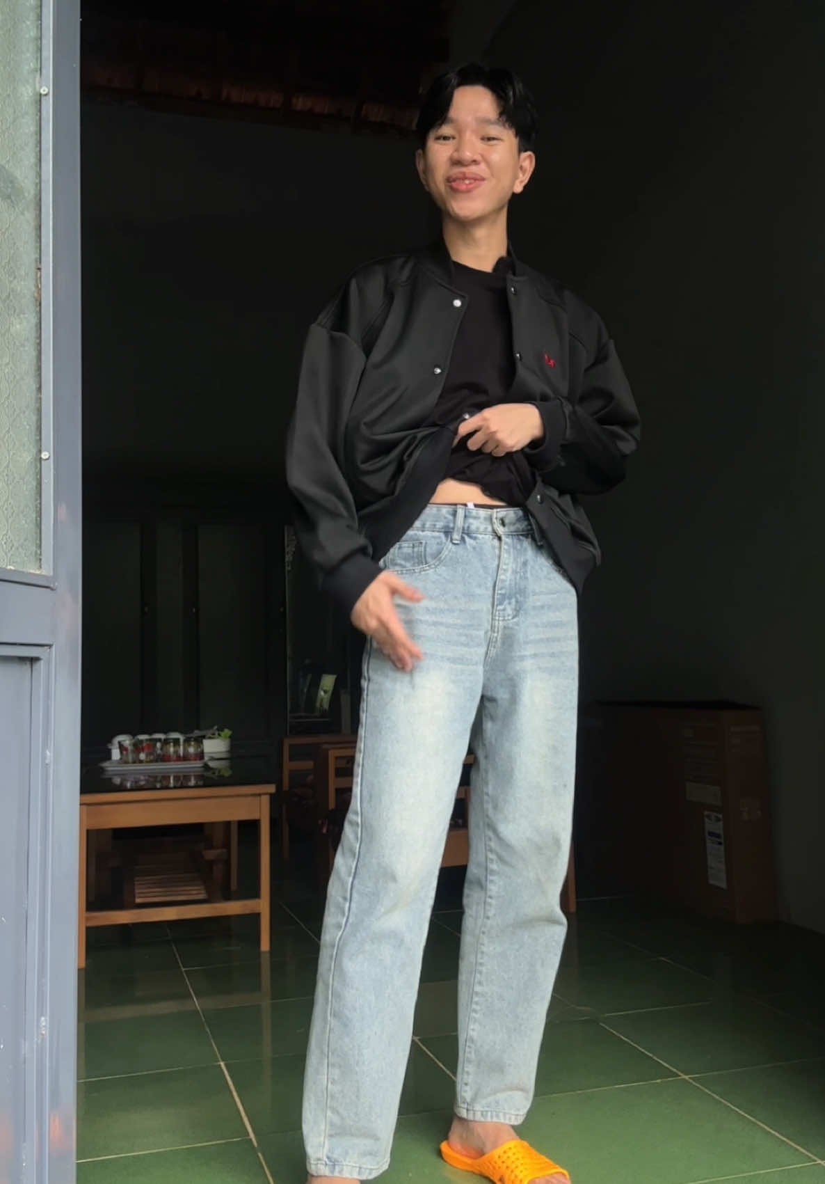 Về nhà nhưng không quên ae đó 🤣 #outfit 