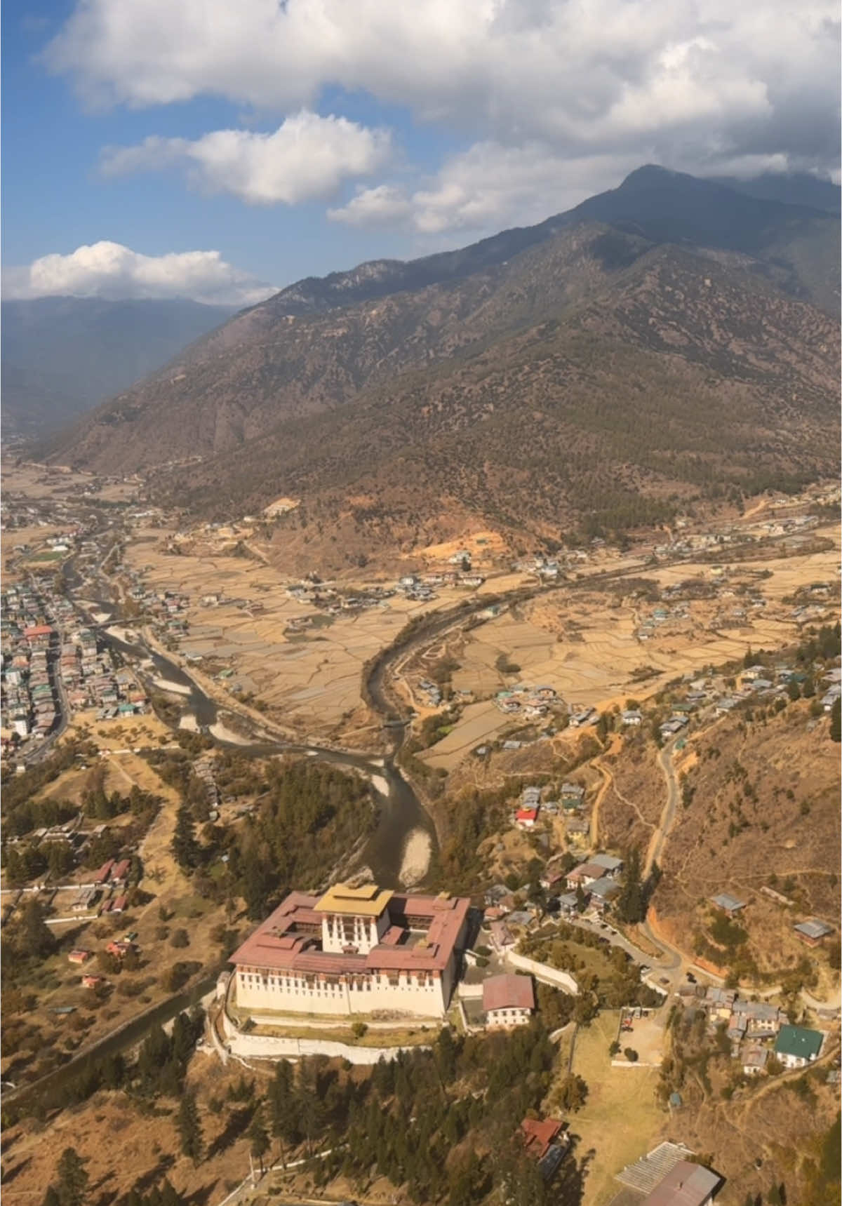 Fly with us to discover the beauty of Paro. #scenicflight #drukairheli 