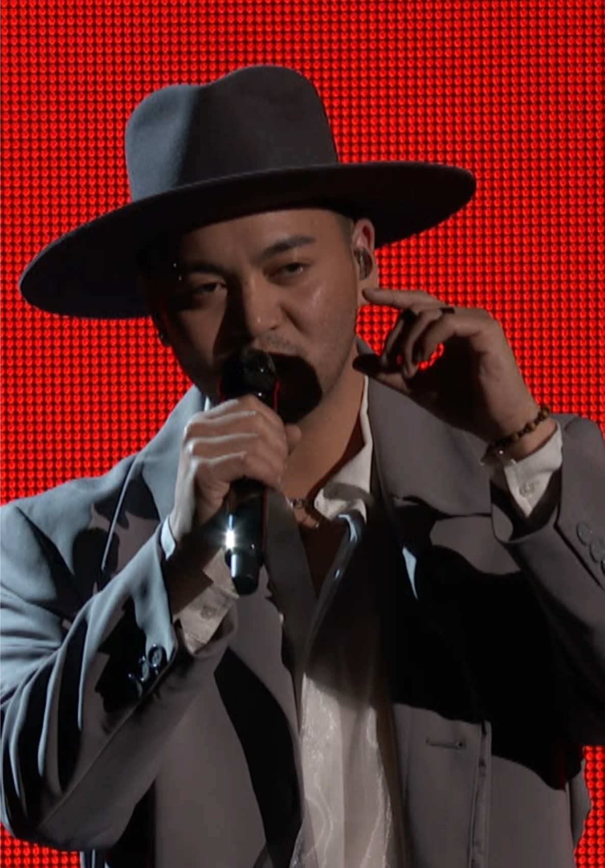 Nothing can stop Sofronio Vasquez as he takes on #Sia’s #Unstoppable! 🔥 #TheVoice 