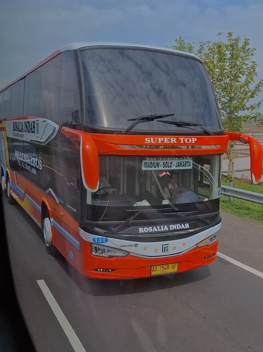 di kejar mosnter 🫣 dalam kabin berlianjaya bj08 kumiko >> hino rk vs scania   #rosaliaindah #berlianjaya  #videobus #busindonesia #busmaniacommunity #xuhuongtiktok #fyp #virall #masukberandafyp 