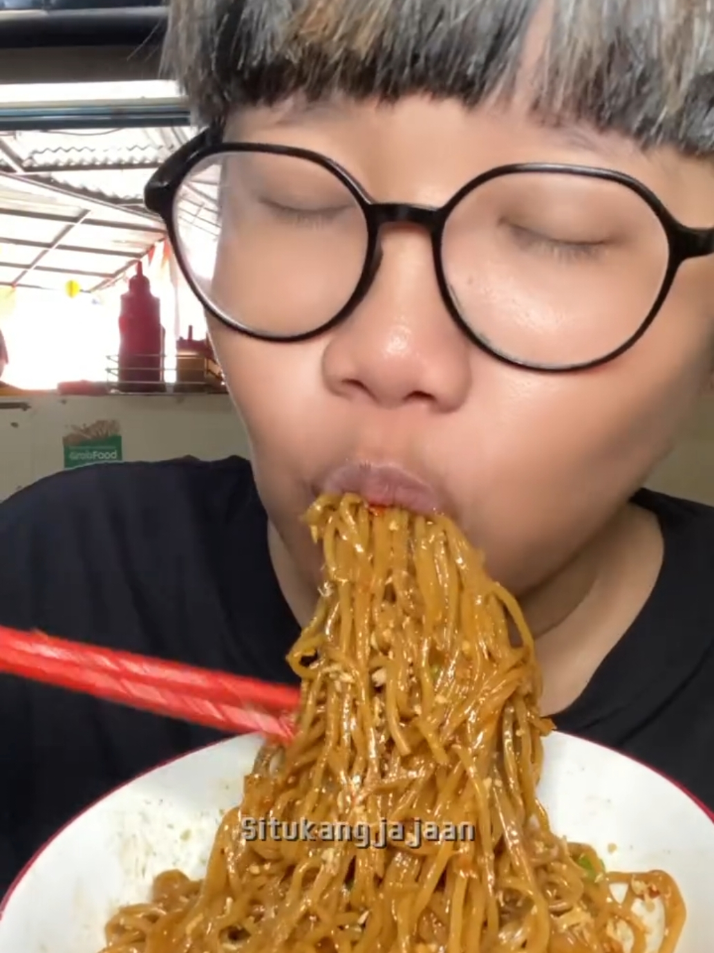 #Repost @situkangjajaan  —— REKOMENDASI BAKMI Halal Dan Legend di Kemang Prtama Bekasi Cobain Bakmie Cengek yang pedasnya nampol dan Enak  📍Bakmie Yeye Bekasi  Ruko Kemang Pratama, Jl. Kemang Pratama Raya Blok AN No.26, RT.004/RW.001, Bojong Rawalumbu, Kec. Rawalumbu, Kota Bks, Jawa Barat 17114 #kulinerbekasi #bekasi #bekasihits