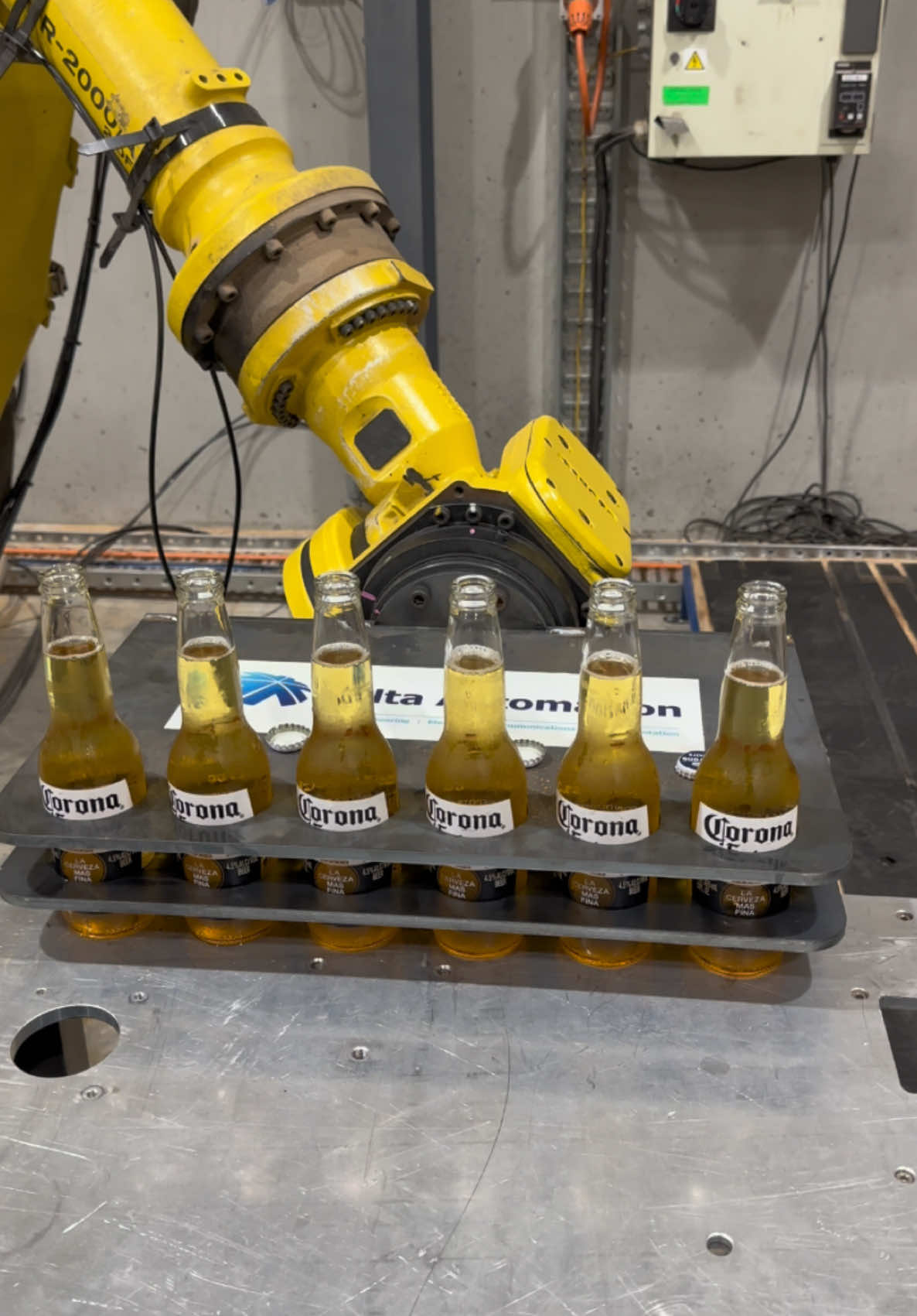 #robot #beer #Summer #cold #corona #fanuc 