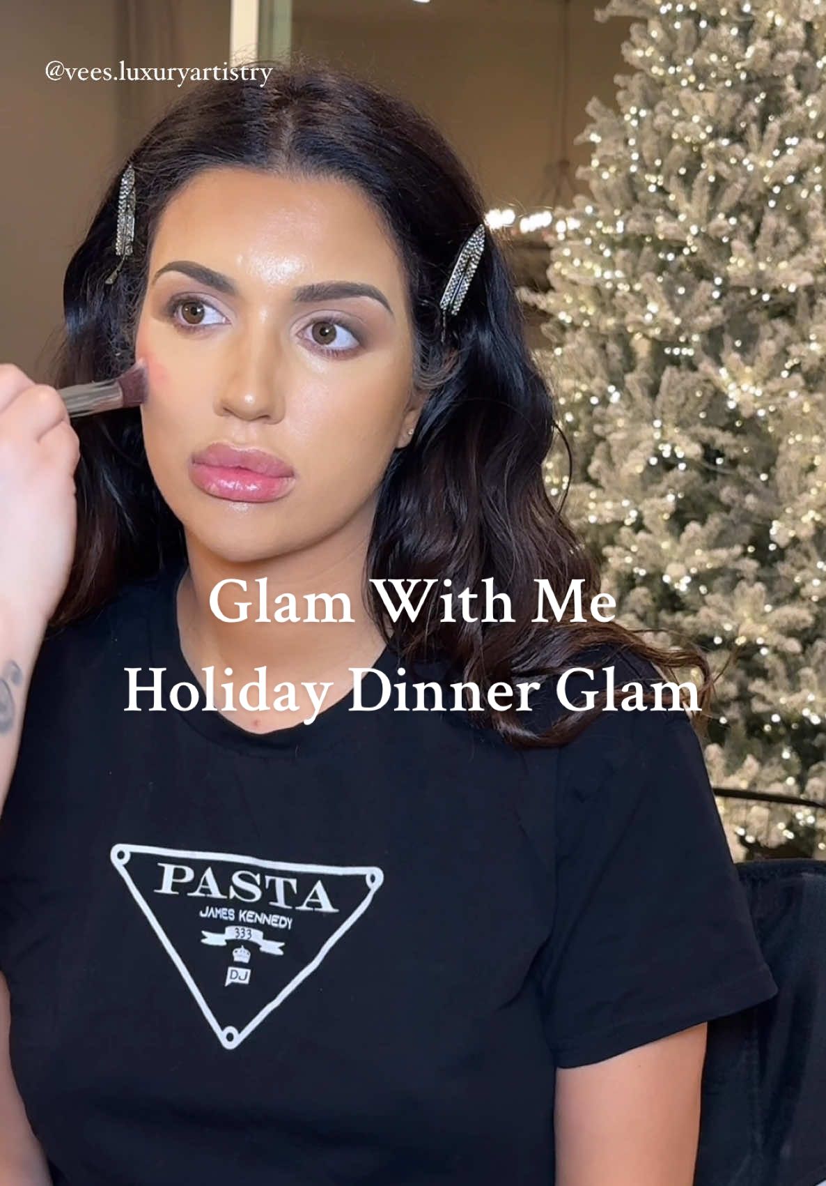 Glam with me: Holiday Dinner Makeup ✨ #mua #makeupartist #makeuptutorial #MakeupRoutine #makeuptransformation #holidaymakeuplook #bayareamua #travelingmua #holidaymakeup @ONE SIZE BEAUTY @NARS Cosmetics @Too Faced @patrick ta @Patrick Ta Beauty @Anastasia Beverly Hills 