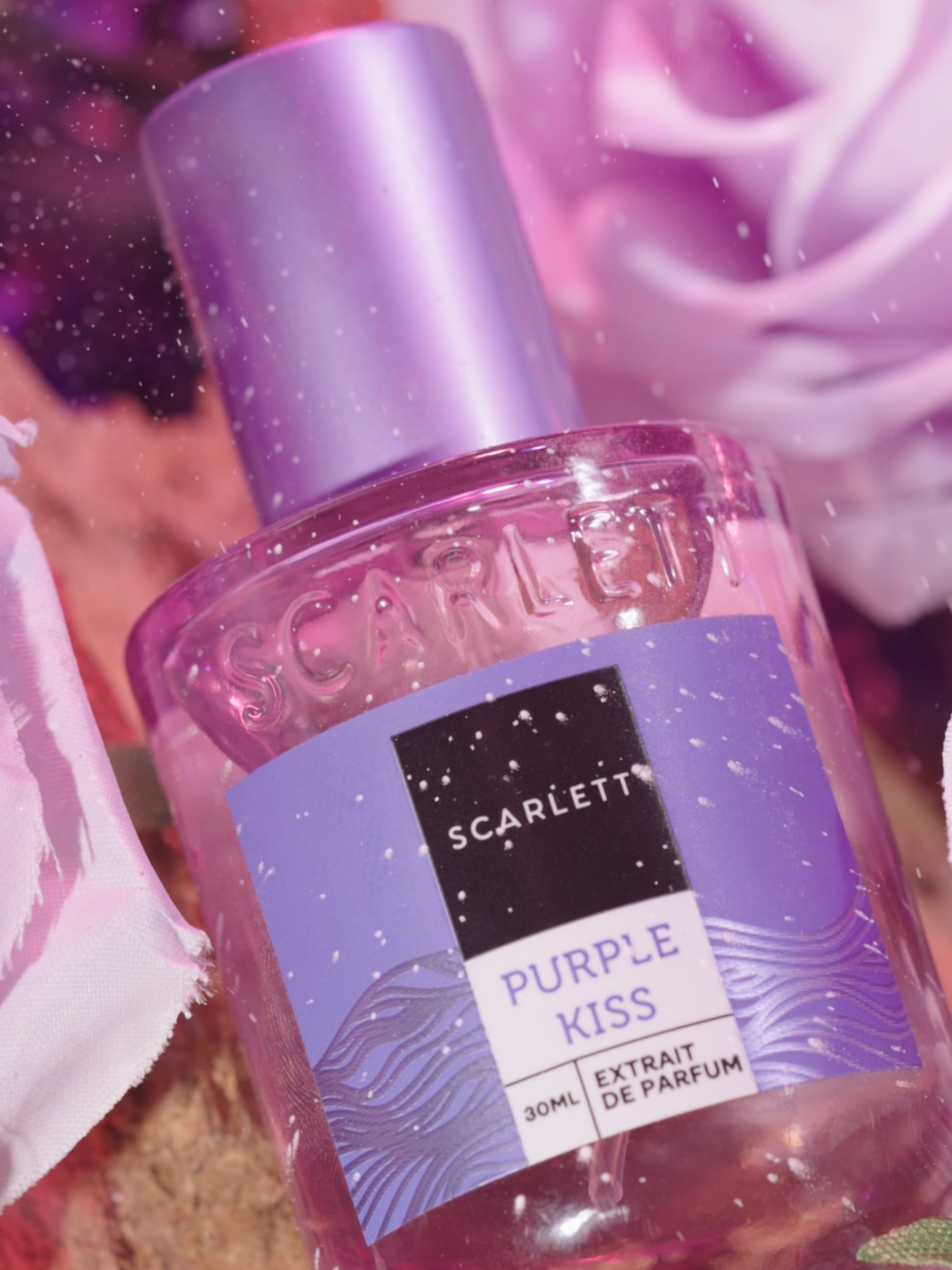 Embrace the passionate 𝐏𝐮𝐫𝐩𝐥𝐞 𝐊𝐢𝐬𝐬, leaving you breathless, hoping for that secret rendezvous once more.💜 Grab Scarlett NEW! Extrait de Parfum Purple Kiss now! Available at all Scarlett Official E-Commerce🛍️ #CelebrateEveryLoveStory #ExtraitDeAmour