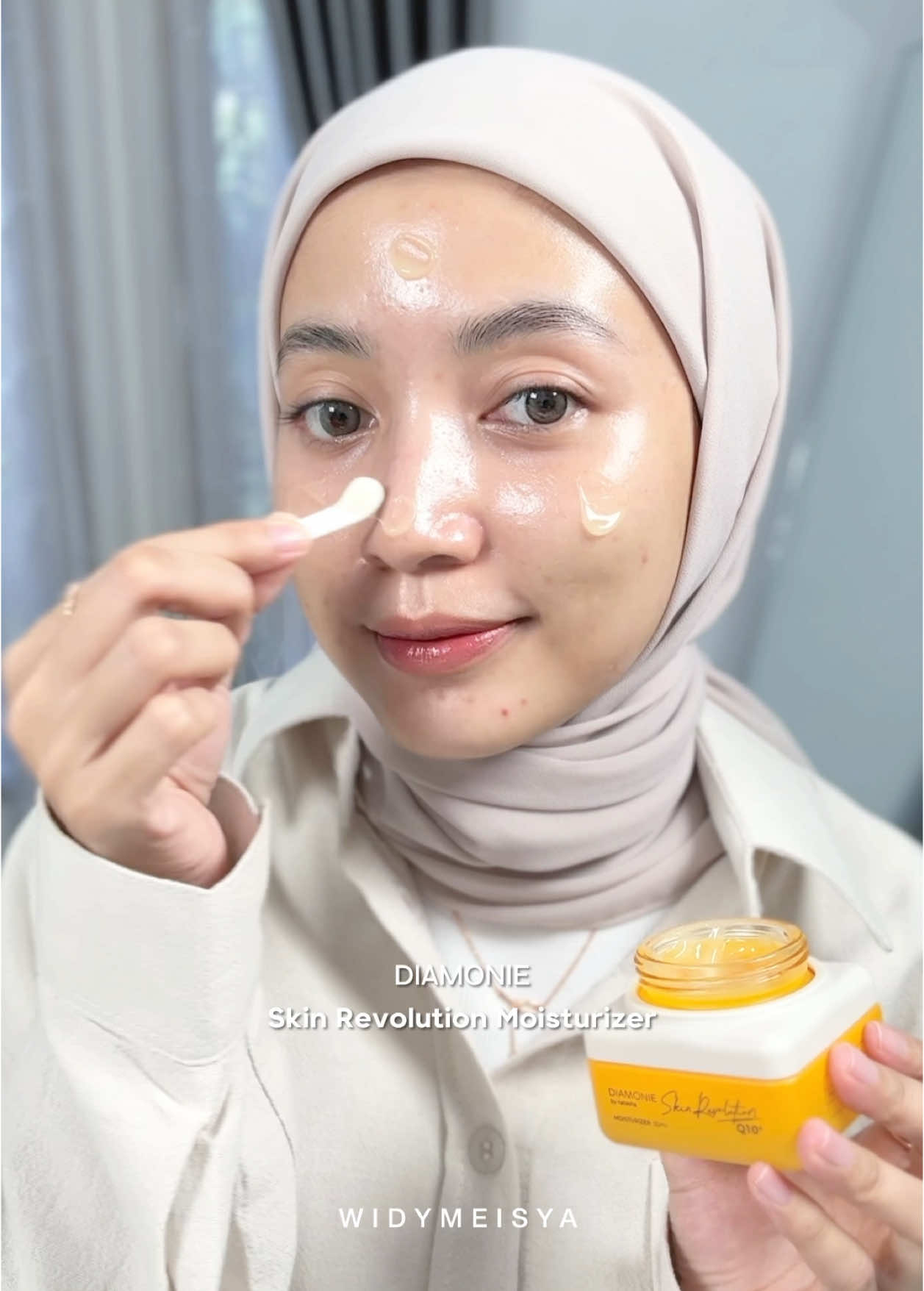 Skincare wajib buat umur 30an gak cuma butuh antiaging! 🫣 Yuk jangan lupa pake Diamonie yaa! Langsung checkout di yellow cart aku~ #DiamonieSkinRevolution #RevolutionizeYourBeauty #widymeisya #rekomenwidsky #racunwidmey #skincarewidy #diamonie #diamoniewidy #q10 #antioxidantskincare #antioxidant #antioxidants 