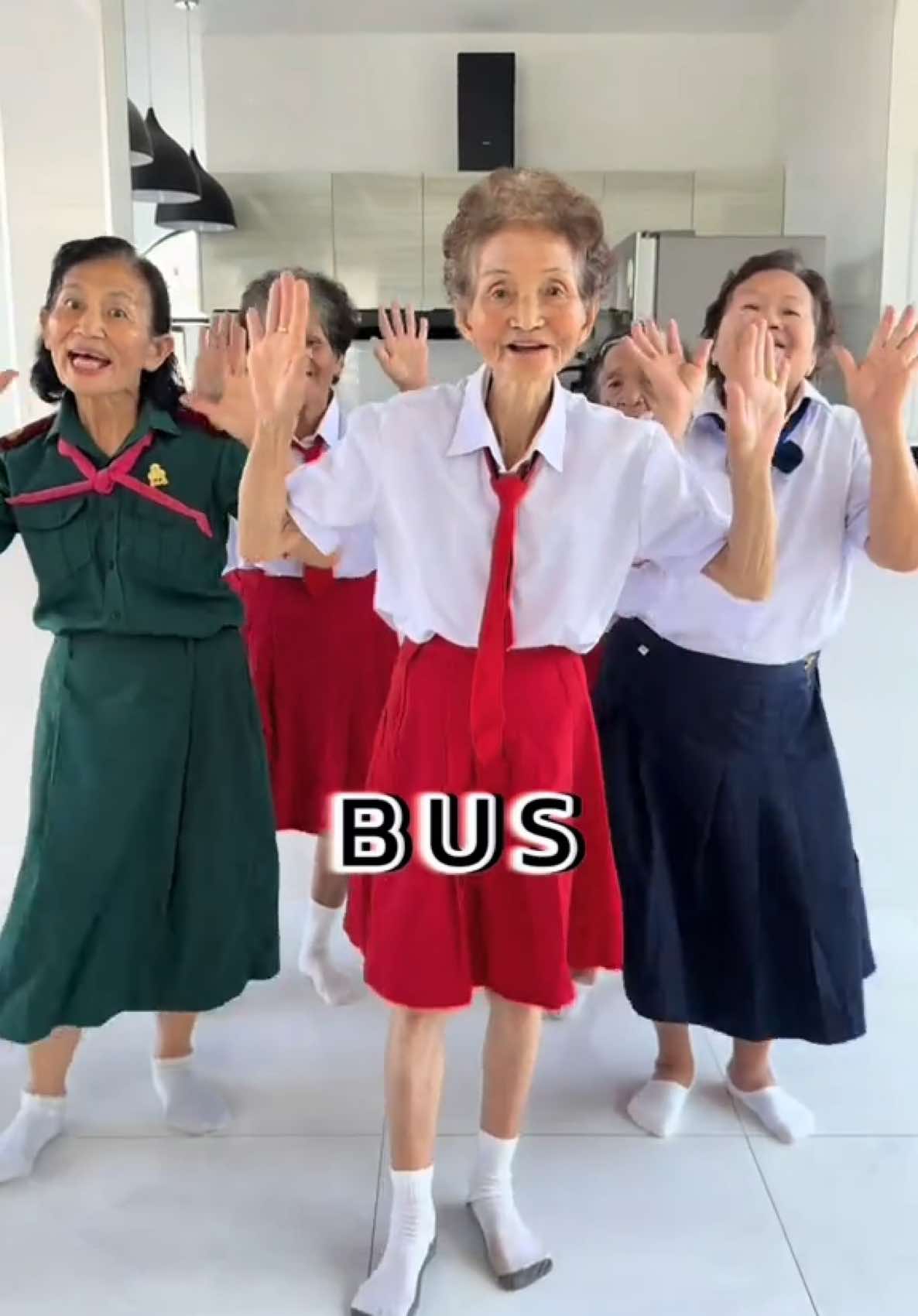 B-U-S Bus is Twelve พศวีร์ มาร์คคริส ขุนพล ชุติวัฒน์ คิม จินวุค ชญานนท์ ณัฐกิตติ์ ภู ธัชชัย เดชาวัต อชิรกรณ์ จั๋งธีร์ ภีมวสุ #tpop #ฟีด #ฟีดดดシ #busbecauseofyouishine 