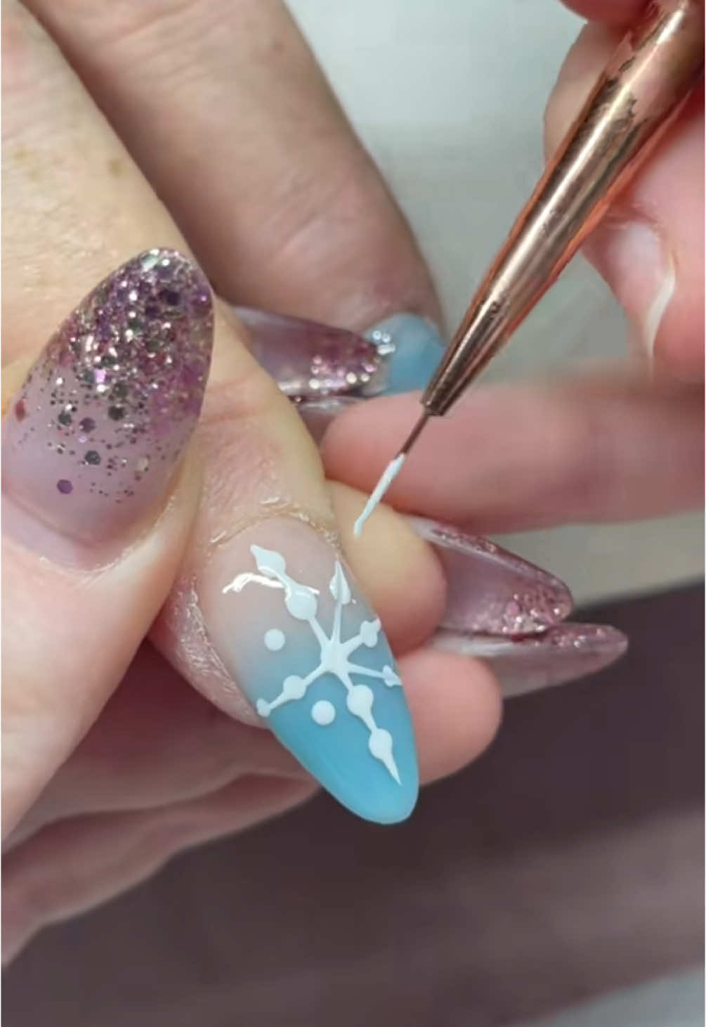 Sugared snowflake tutorial 🩵😍❄️  #nails #nailvideo #nailtutorial #christmasnail #acrylic #acrylicnails #nailtech #christmas #snowflake #nailart #nailtutorial #