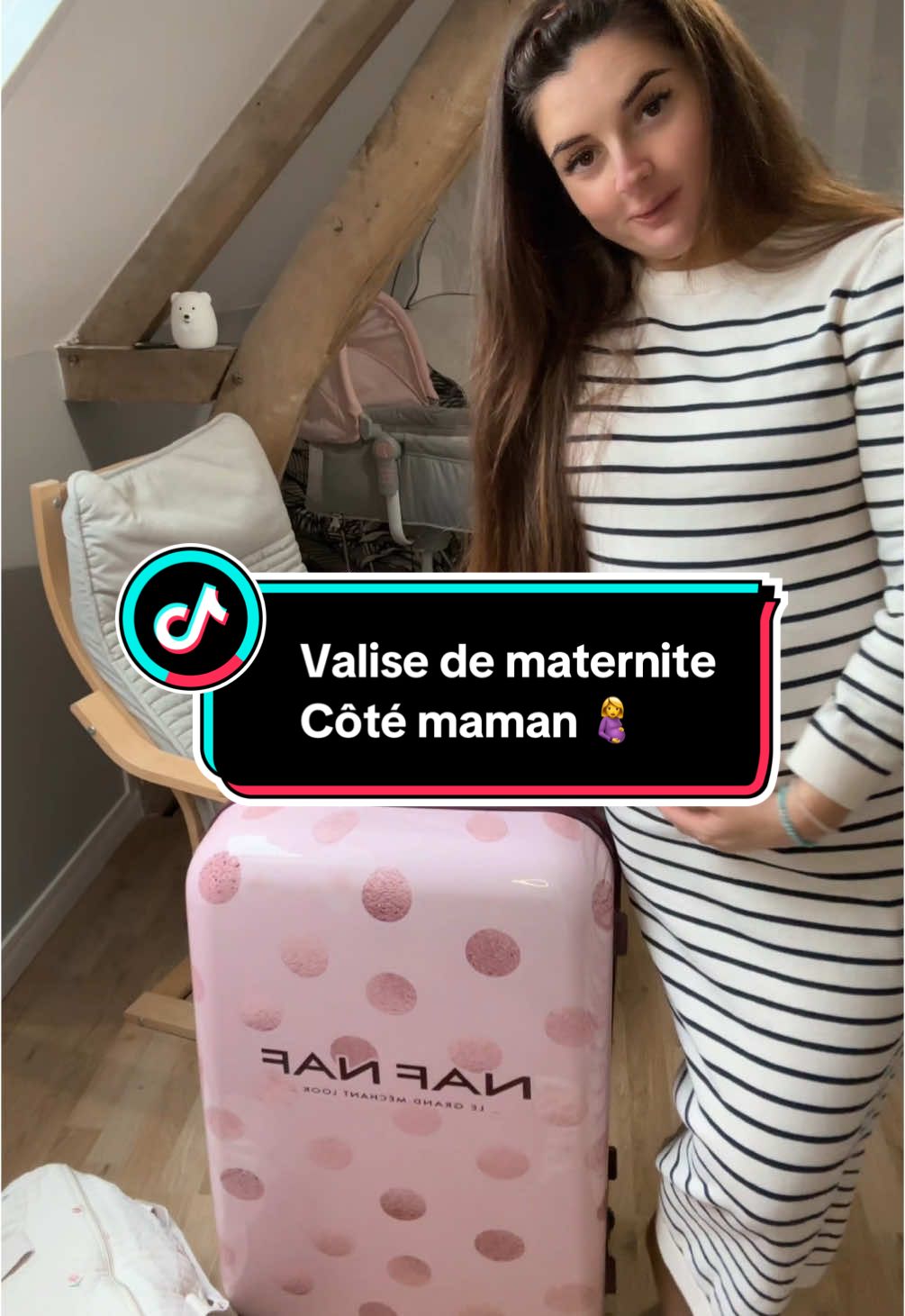 Oui je prends beaucoup de choses mais je veux me sentir à l’aise et surtout ne déranger personne 😊 et c’est aussi mon côté très organisée, mais il vaut mieux ça que l’inverse, non? 😅 #futuremaman #grossesse #pregnantlife #maternite #valise #accouchement #naissance #mumsoftiktok #maman #momlife #enceinte #bebe #baby #babybump 