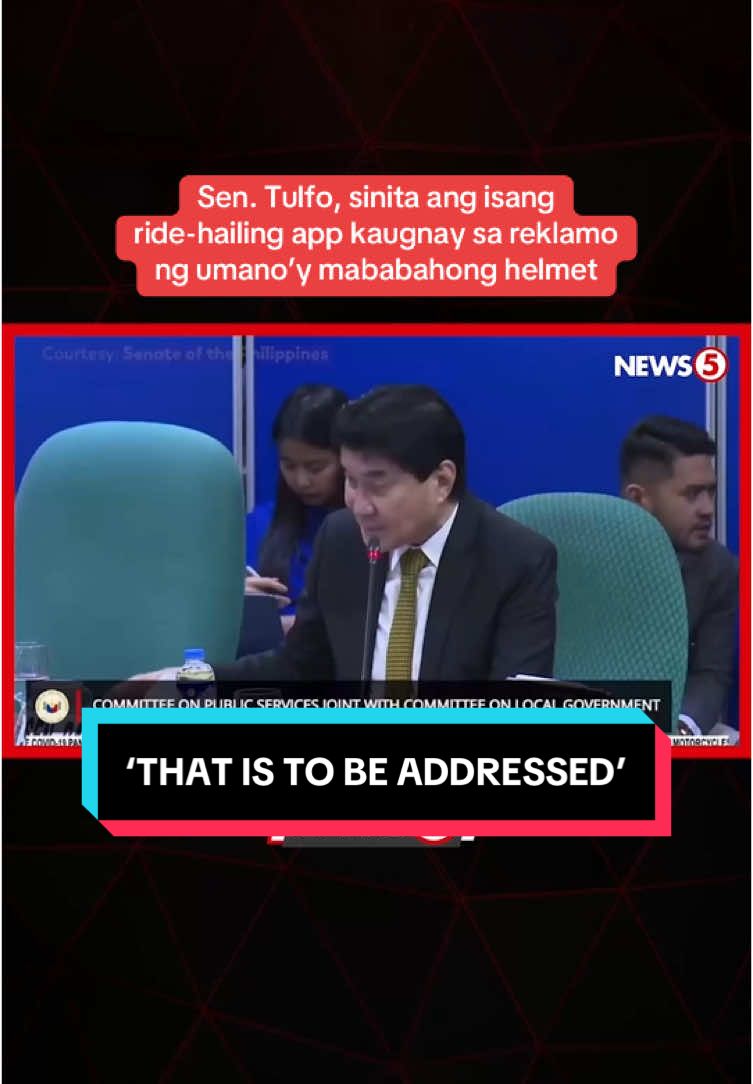 Sinita ni Sen. Raffy Tulfo ang ride-hailing app na Angkas sa pagdinig ng Senate Committee on Public Services ngayong Martes, Dec. 10 dahil sa dumadaming reklamo ng mga pasahero kaugnay ng umano’y mababaho, mapanghi at may kutong helmet ng mga rider. Sagot ng pamunuan ng Angkas, nag-establish na sila ng charcoal sanitation para sa mga helmet at nag-release na rin umano sila ng subsidized brand new helmet. Mayroon na rin anilang helmet cleaner na ginagamit sa iba’t ibang stations para tugunan ito. #News5 #NewsPH #SocialNewsPH #BreakingNewsPH 