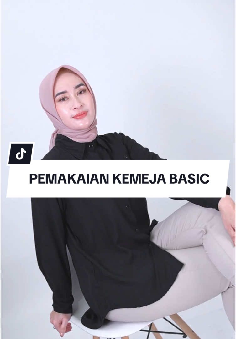 Kemeja basic ini wajib punya!  Bisa dipakai buat gaya formal atau casual, tinggal mix and match aja. Bahannya nyaman, cutting-nya pas, bikin look makin clean & effortless! 🤍✨ #wibgajian #qutbycollection #kemeja #kemejawanita #kemejabasic #kemejarayon #kemejajumbo #kemejabigsize #launchingproduct #comingsoon 