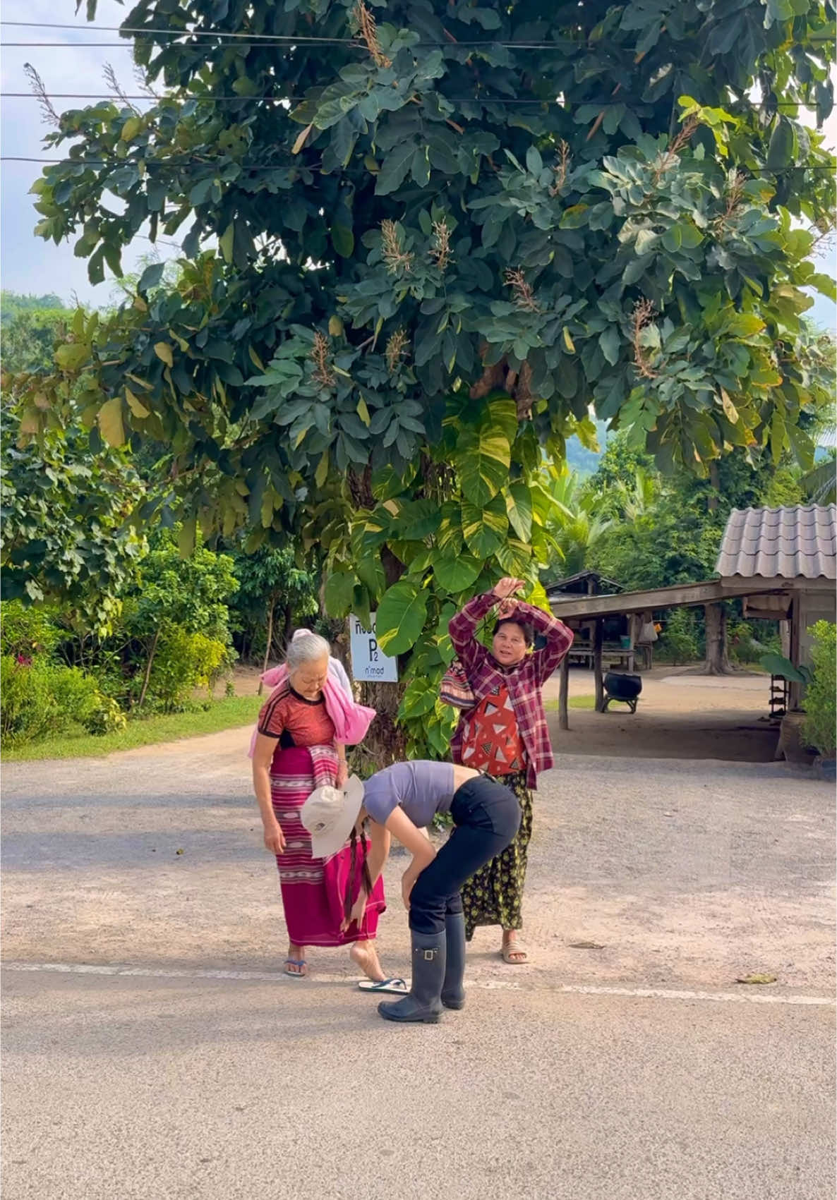 เข้าหน้าหนาวแล้ว ดูแลผิวกันด้วยนะคะ#น้องมดไก่ไข่อารมณ์ดี #ไก่ไข่อารมณ์ดี #ไข่ไก่อารมณ์ดี #ฉันเป็นเกษตรกร #ครีมนางซิน #สปาเท้านางซิน 