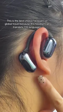 The important thing is that this is a sports earphone so it won’t fall off when you’re riding a motorcycle #tiktokshop #tiktokmademebuyit #christmas #earphones #translate #travel 