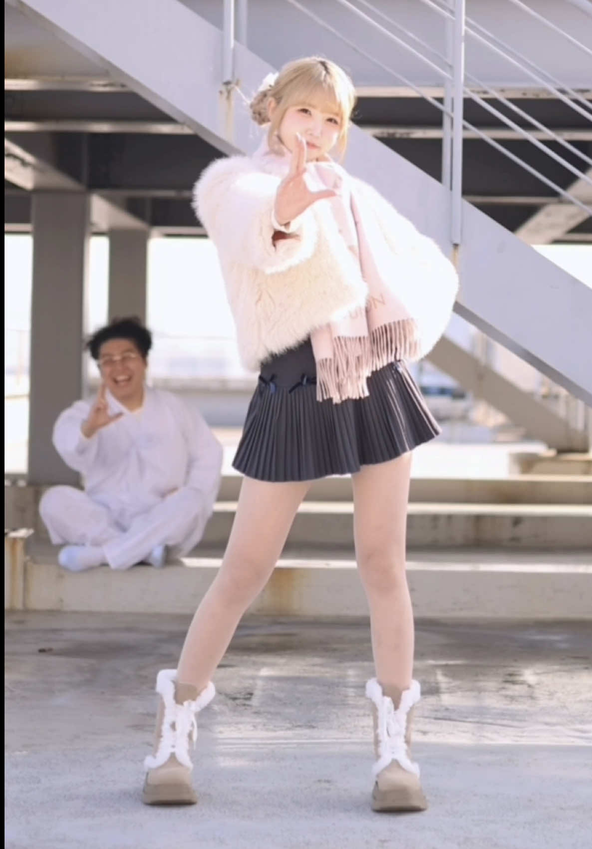 춤추는데 뒤에 누군가 있다..? (feat.@조주봉 ) #휘뚜루마뚜루 #조주본 #조이서 