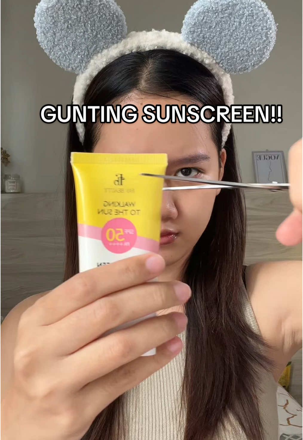 eh eh kenapa ni digunting??  iya soalnya gamau sda yg kesisa😮‍💨 #favbeauty #sunscreen7xprotection #hybridsunscreen 