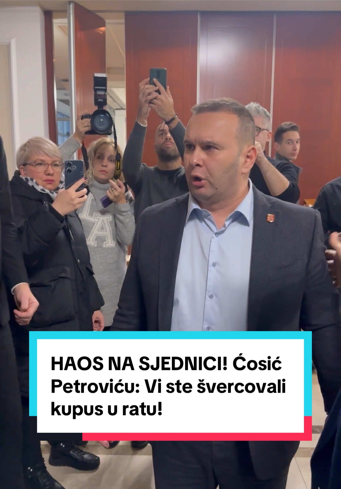 HAOS NA SJEDNICI! Ćosić Petroviću: Vi ste švercovali kupus u ratu! #blink -#Banjaluka #gledajnestodrugacije 