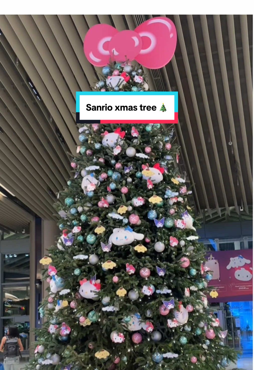 defrosted 7-metres of kawaii 😮‍💨🎄 #ChangiAirport #Sanrio #christmastreesg #christmas2024 