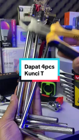 Cocok buat kamu yang suka otak atik motor perbaikan sepada motor dan perkakas lain nya kunci t 4pcs lengkap  #kunci #perkakas #kuncit #kuncit8101214 #kuncisocket #kuncisocketmultifungsi #kuncitset 