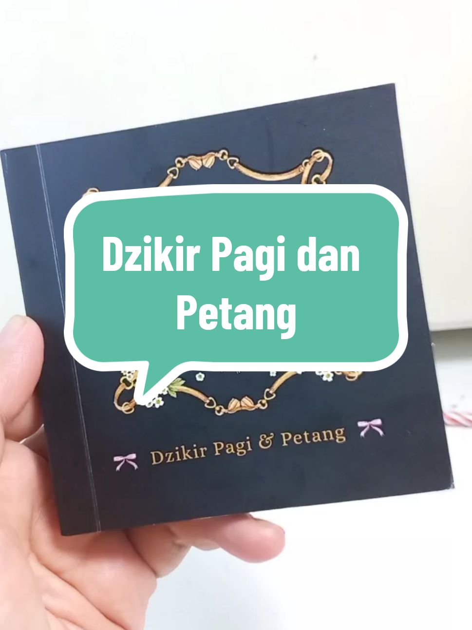 Salah satu manfaat membaca Dzikir pagi dan oetang adalah mendekatkan diri kepada Allah dan mendapat ampunan dosa #dzikirpagipetang #bukudzikir #nura_ep #TikTokAwardsID 