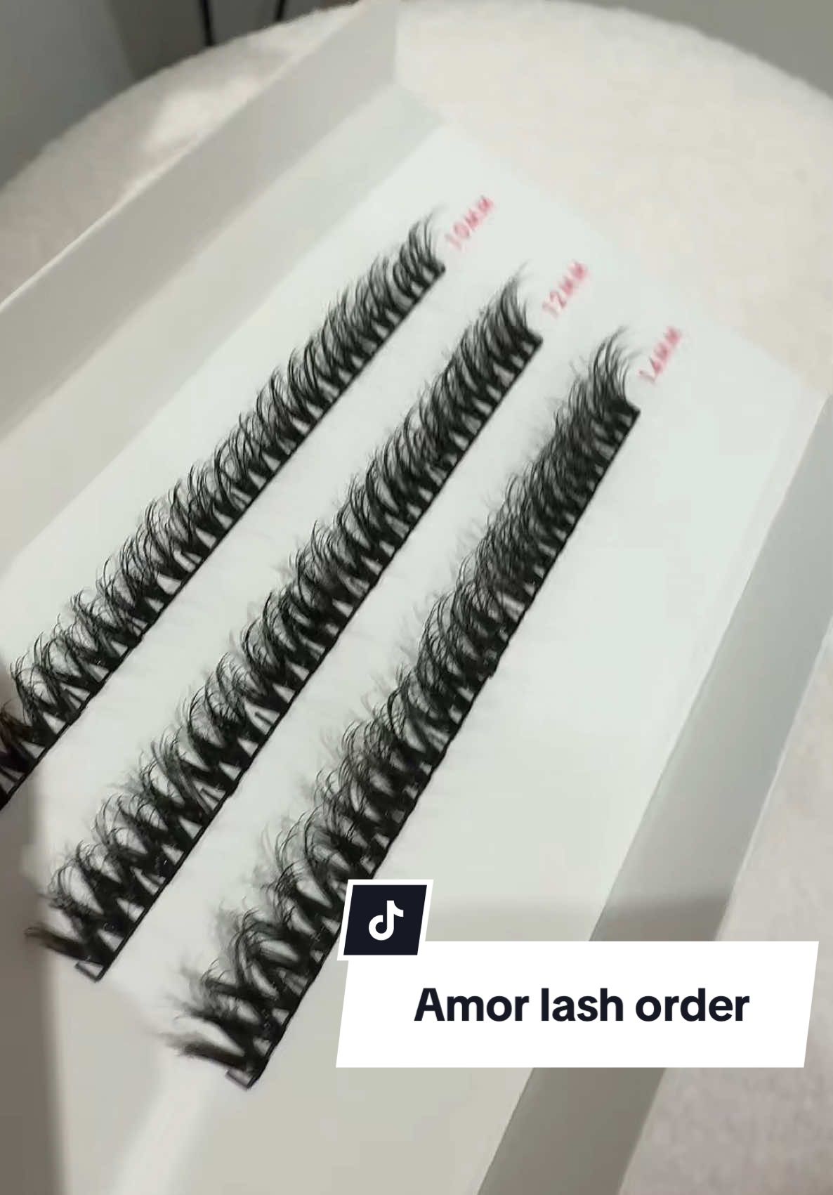 Got a couple of new styles to try in the black friday sale! Look at the fluff! @houseofamoruk #amor #amorlashes #houseofamore #fluffylashes #diylashextensions #diylashes #diylashesathome #individuallashes #lashesonabudget 