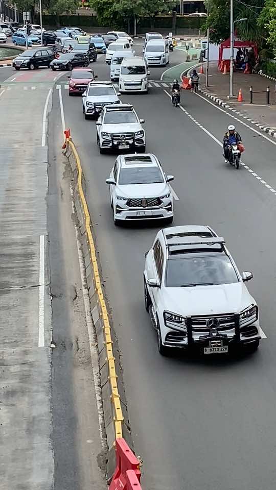 RI 2 Wakil Presiden Gibran Rakabuming Raka 🇮🇩🎖️🤩 #paspampres #tni #polri #polisi #polisimiliter #gipol #patwal #carspotting #innovazenix #zenix #gls450 #gclass 