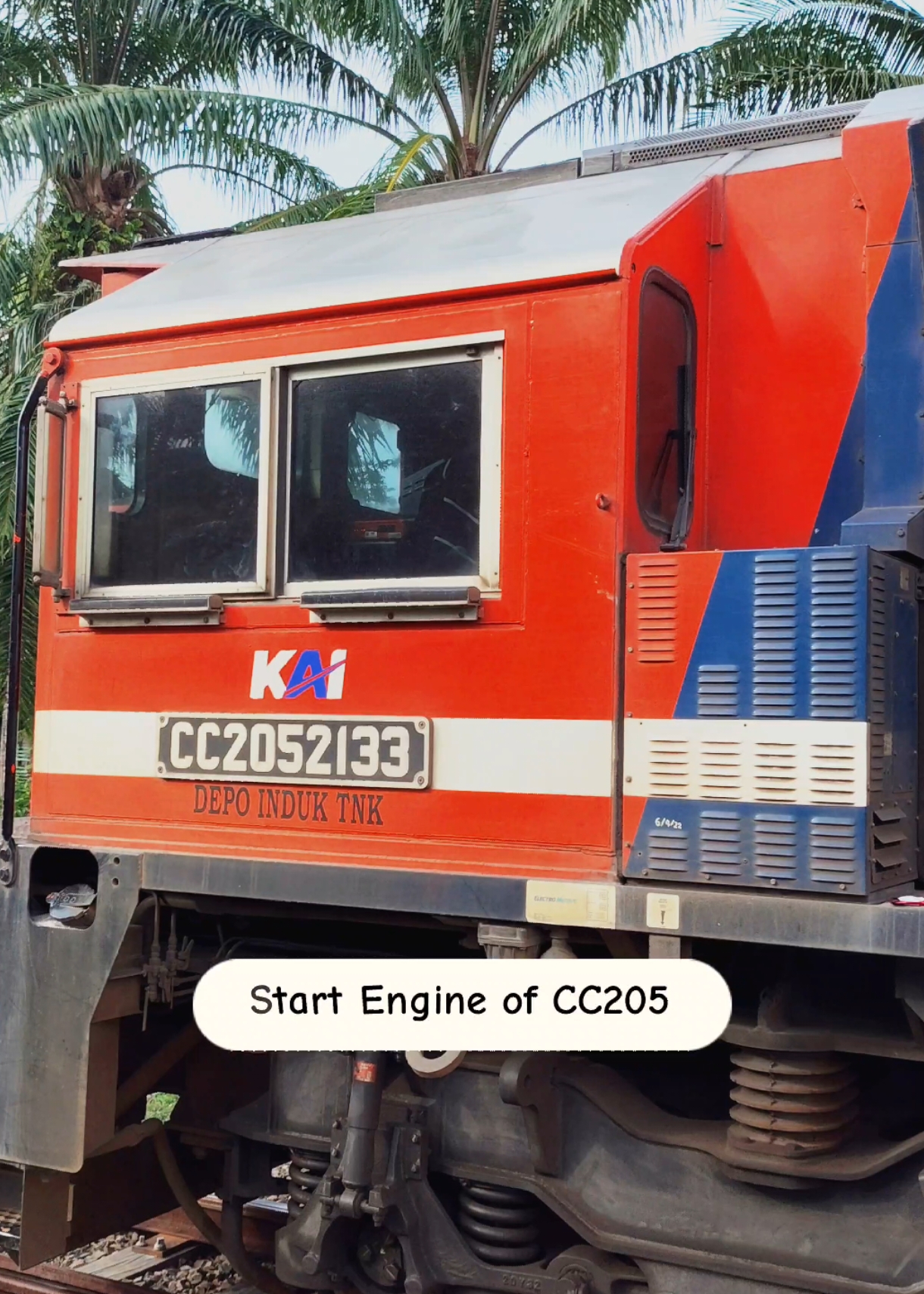 Gentlemen, start your engine... #TikTokAwardsID #indonesianrailways #railwayenthusiast #kai121 #divre4 #cc205 