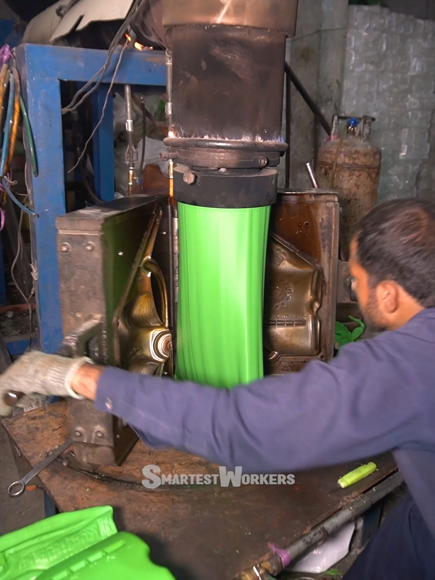 How to Make a DIY Gardening Water Can from Waste Plastic