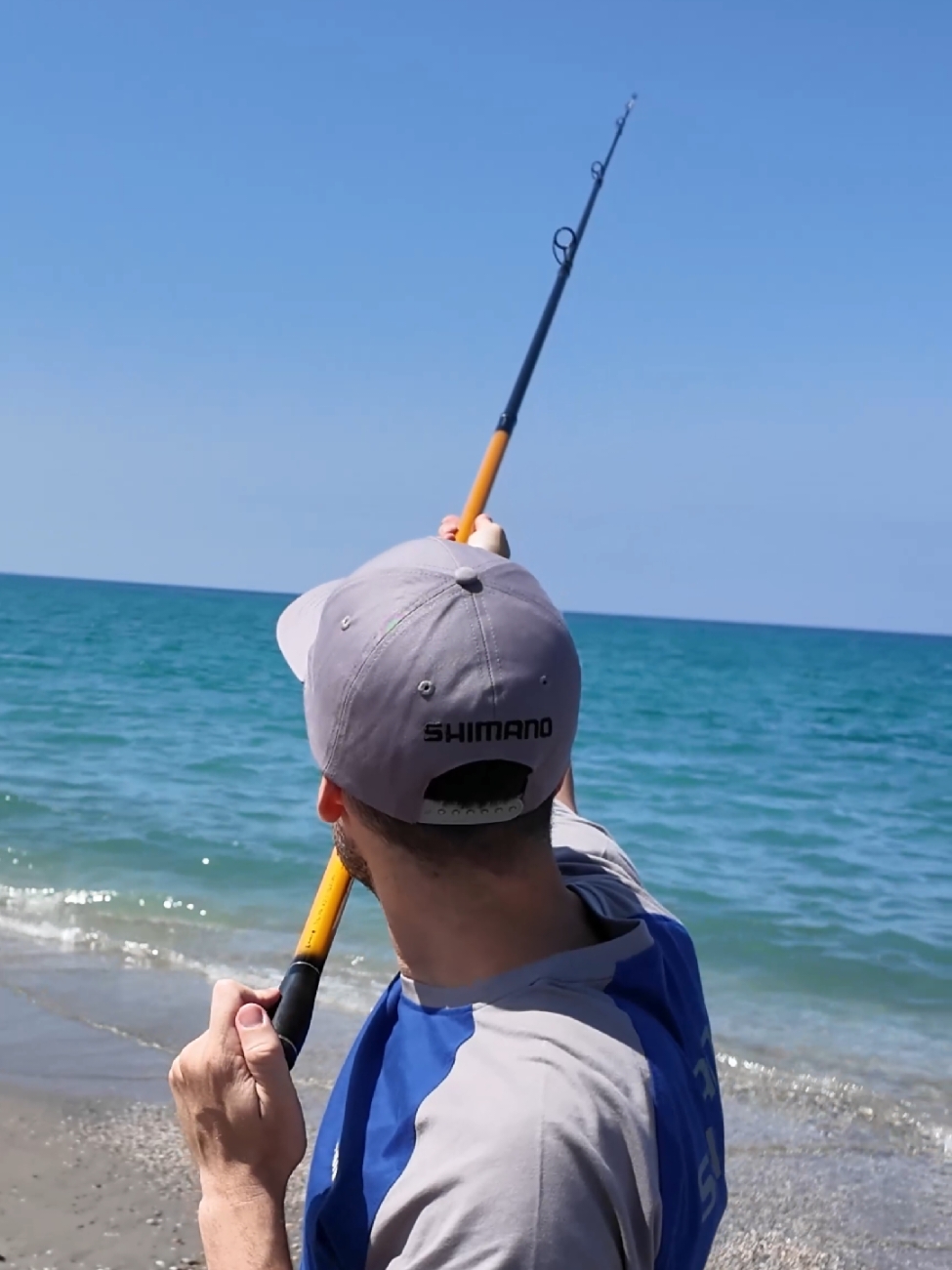 El equipo de Surfcasting 🎣🌊 ✨ Caña: Shimano Beastmaster FX Surf Tele 4,25 m (150 g) Carrete: Shimano BeachMaster 14000 XC Línea madre: Shimano SpeedMaster Surf Line 0,18 mm Bajo cónico: Shimano SpeedMaster Surf Tapered 0,18-0,57 mm Gameta: Shimano Yasei Predator Fluorocarbon 0,23 mm Plomo: Bola 100 g 🔹 ¡Listo para afrontar cualquier reto en la orilla! 🌊 #Surfcasting #ShimanoFishing #PescaDeporte #FishingGear #PescaEspaña #BeachFishing #ShimanoLovers #PescaSurfcasting #TeamShimano #FishingPassion #lance #lanzamiento #castingfishing #otg #surfcasting #lancedepesca #playa #shimano #shimanofishing #longcasting #nolimits #pescando #shimanoaero #mgs #beach #beachmaster #yasei 