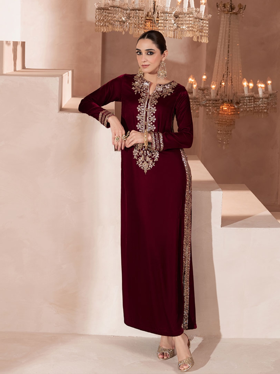 Velvet Kaftan Rs: 9,899 Visit our website: www.limelight.pk Our new velvet collection, featuring the fabulous Maya Ali, is here to bring glamour in your festive style. #Limelight #velvet #velvetpret #velvetsuits #velvetcollection #velvetdress #velvetshawls #velvetfabric #velvetembroidery #limelightreadytowearCollection #SingleShirt #2piece #3piece #RTWSuit #LimelightTrends #Latesttrends