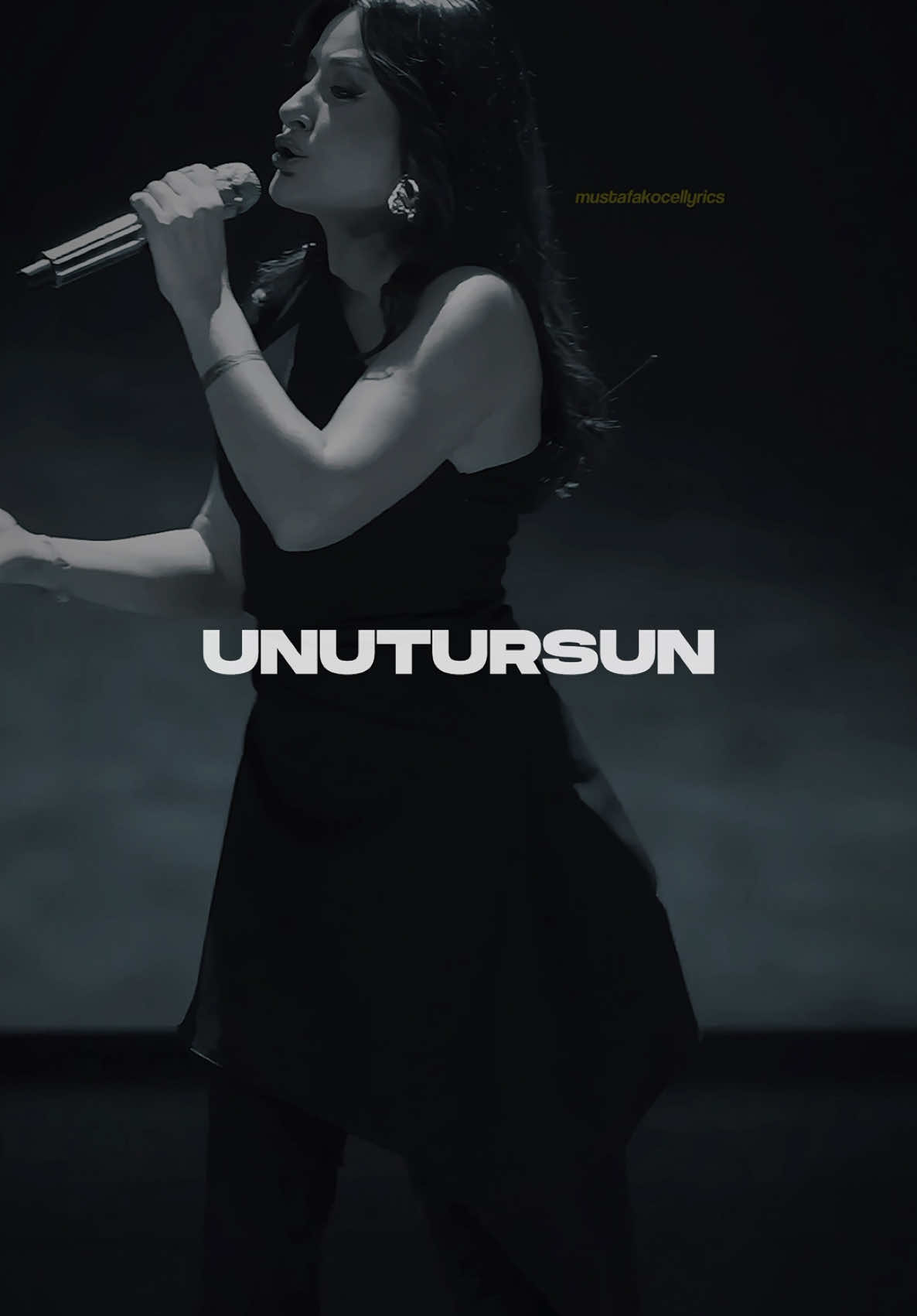 Unutursun, için yana yana… #mustafakcl #melekmosso #unutursun 