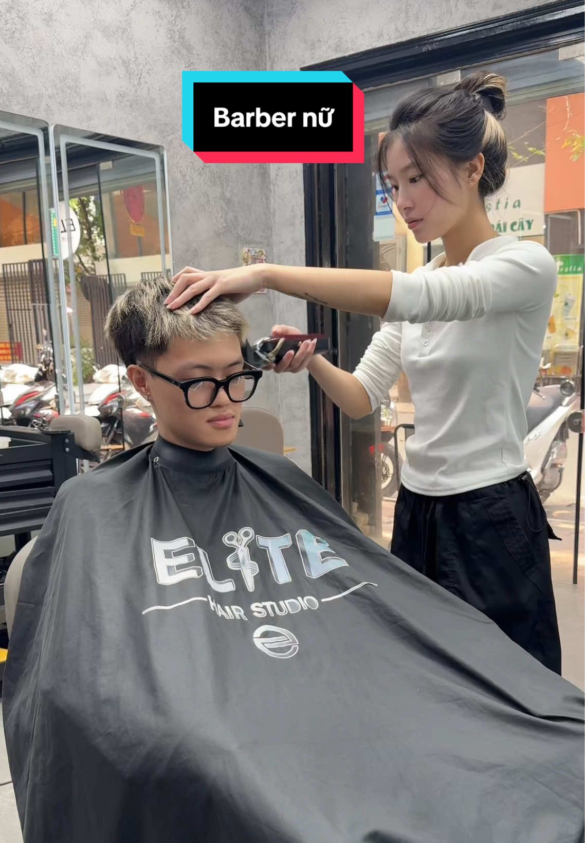 Anh em nào thích barber nữ không ạ ? #barbershop #xuhuongtiktok #giaitritiktok @ELITE HAIR STUDIO 