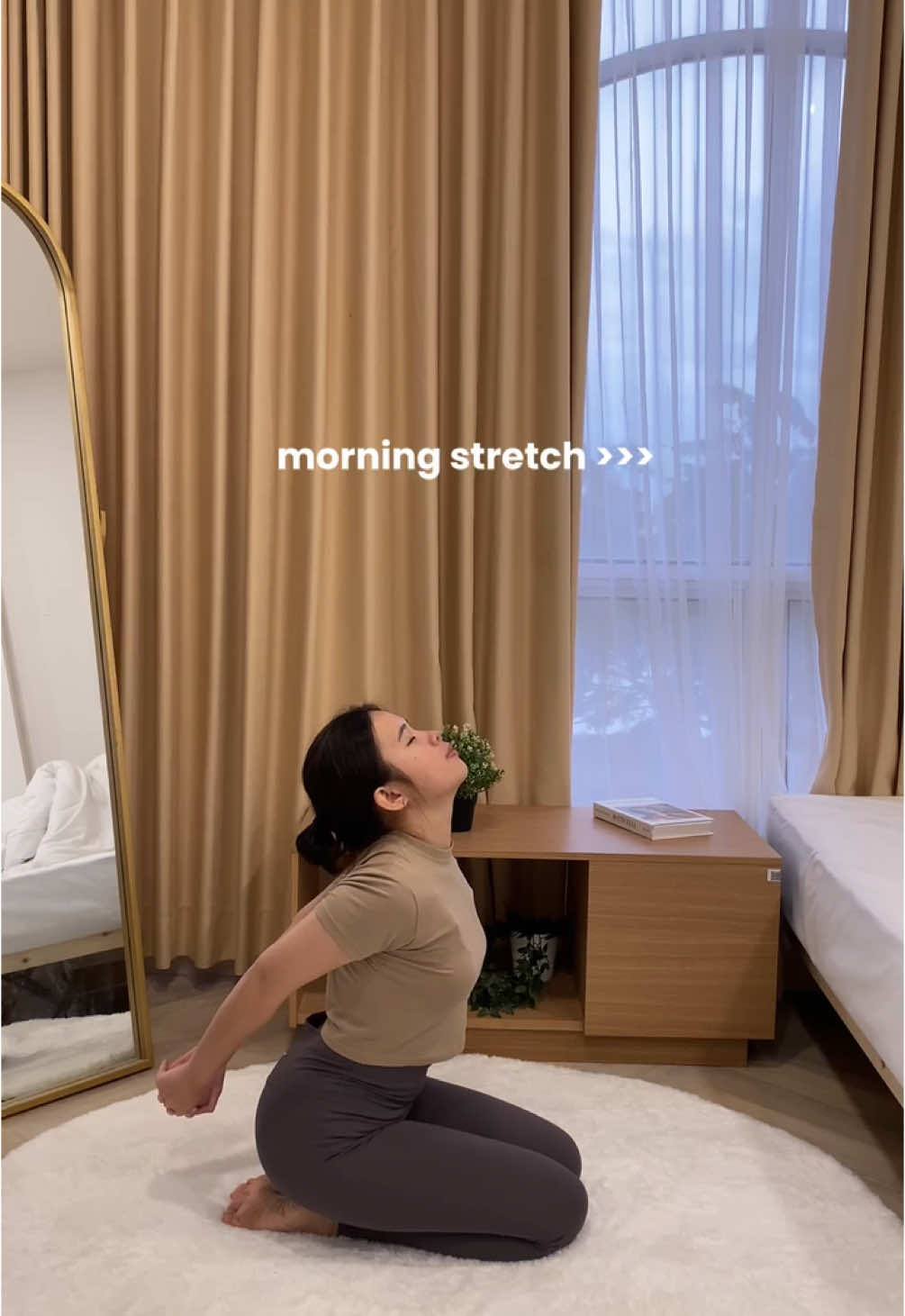 Coba lakuin ini deh tiap pagi buat improve flexibility dan lebih seger jalanin hari! 🌞 #fyp #morningroutine #stretch #stretching #warmup #morningstretch #yoga #pilates #holywoman #homeworkout #yogaathome 