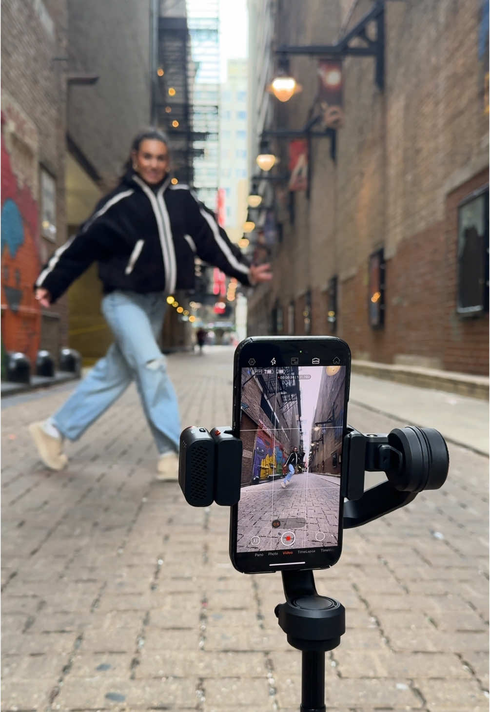 Check out the new @hohem global iSteady M7 gimbal 🔥 AI tracking and detachable touchscreen remote 🎬 Link in my bio for more info #gimbal #hohem 