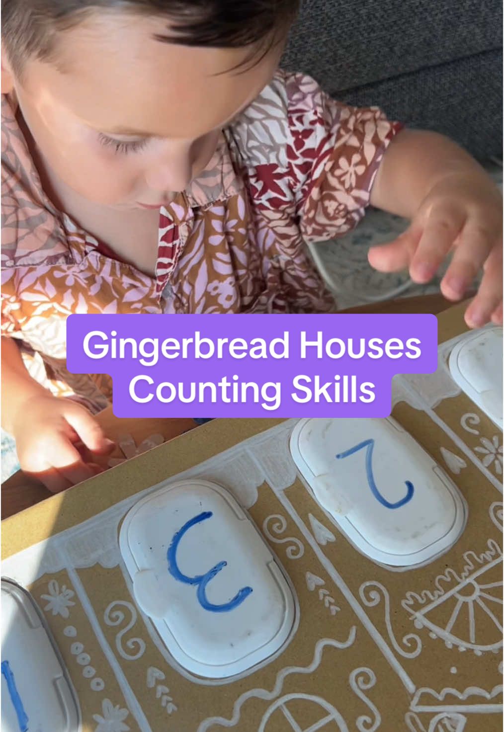 What a fun way to learn how to count! #kidsactivities #learnthroughplay #christmasactivities 