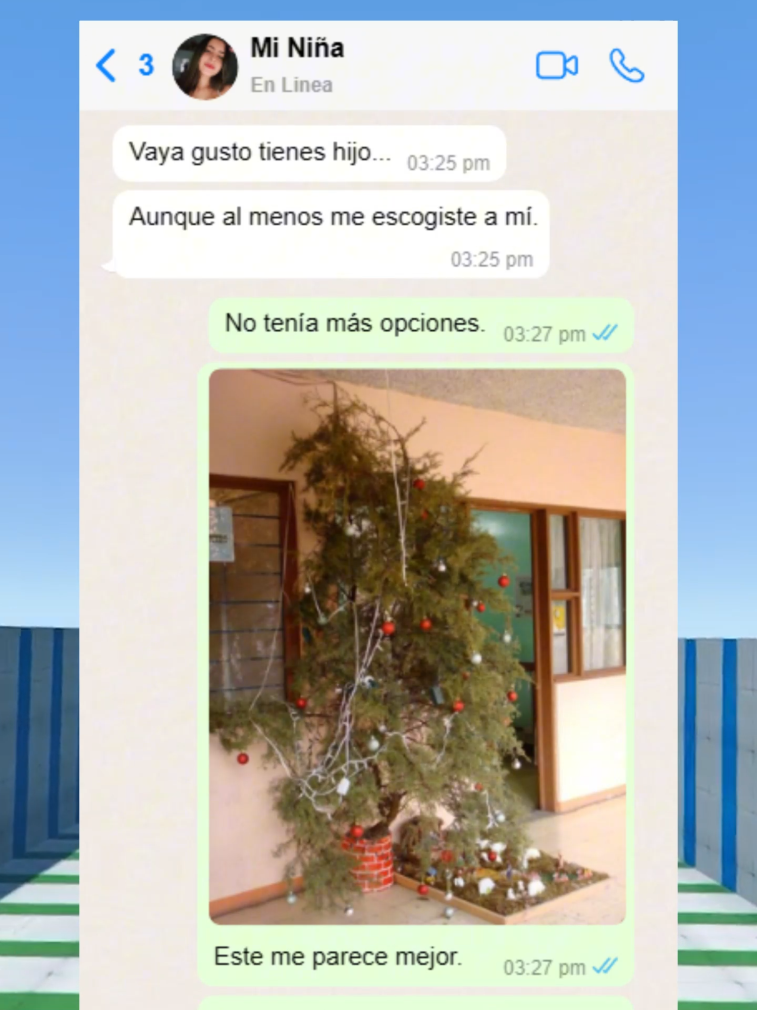 Decorando el arbol navideño!🎄🎅 #fyp #funnyvideos😂 #funnytiktok #singing #texting #musica #memestiktok #TextToSpeech #funnytexts #humor #storytime