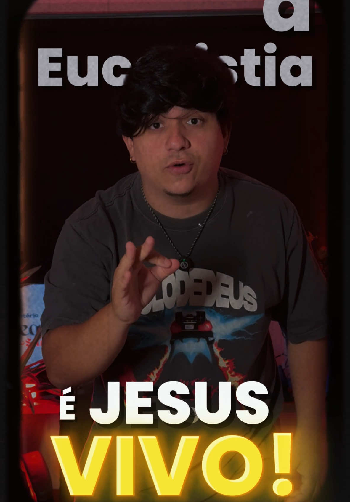 JESUS 🤝 CATOLICISMO. A única igreja em que Jesus está presente fisicamente é na Santa Igreja Católica. ✝️ Na Eucaristia, Ele se faz pão vivo para nos alimentar e nos dar a vida eterna! 🍞💫 Vem entender a profundidade desse grande mistério que fortalece nossa fé e nos aproxima de Deus. Não esquece de compartilhar, nos ajude a evangelizar! Adíooooos 👋 #catolicos #catolicostiktok #eucaristia #jesus 