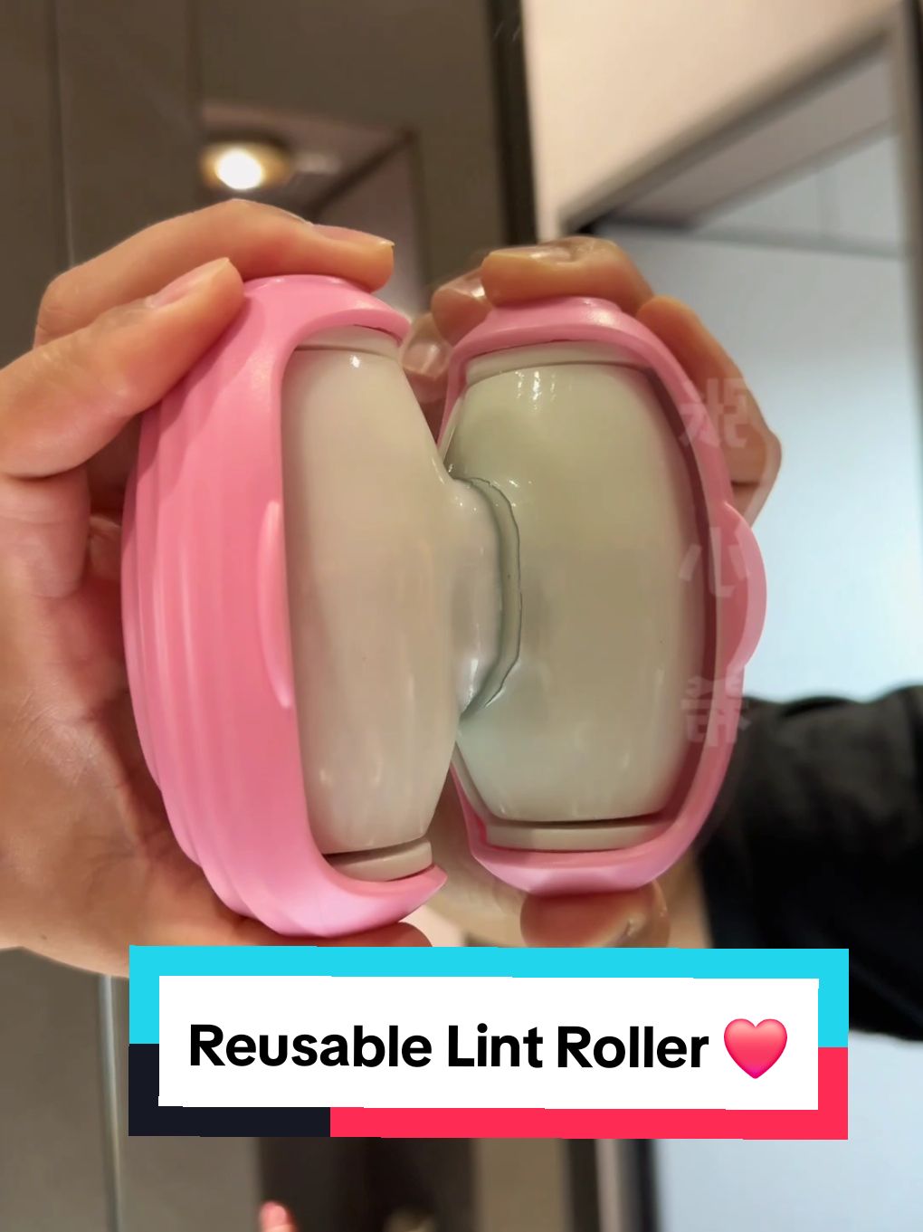 Reusable Lint Roller ❤️ #lintroller #dogs #dogproducts #dogsoftiktoks