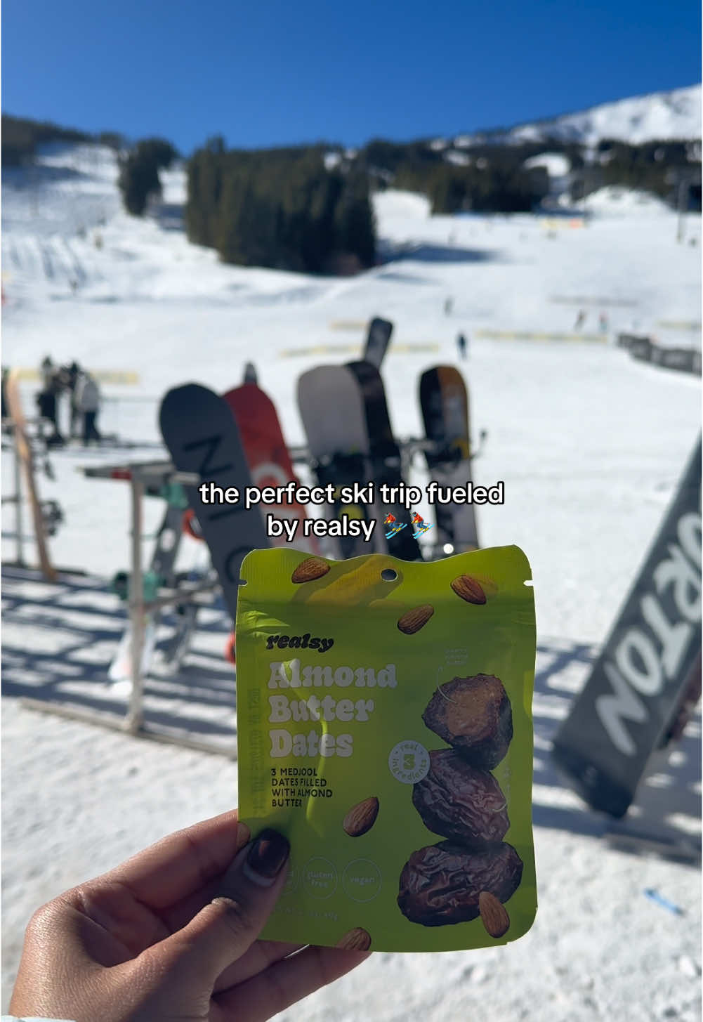 traveling w/ my fav snack! from the airplane to the slopes! ⛷️⛷️  #healthysnacks #dates #skiing #travel #fyp 