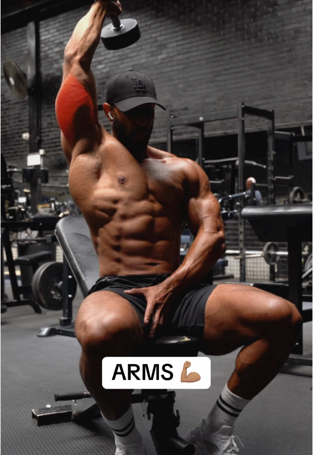 ARMS 💪🏽 Who's hitting the gym today? #FitTok #foryoupage #gym #armworkout #biceps 