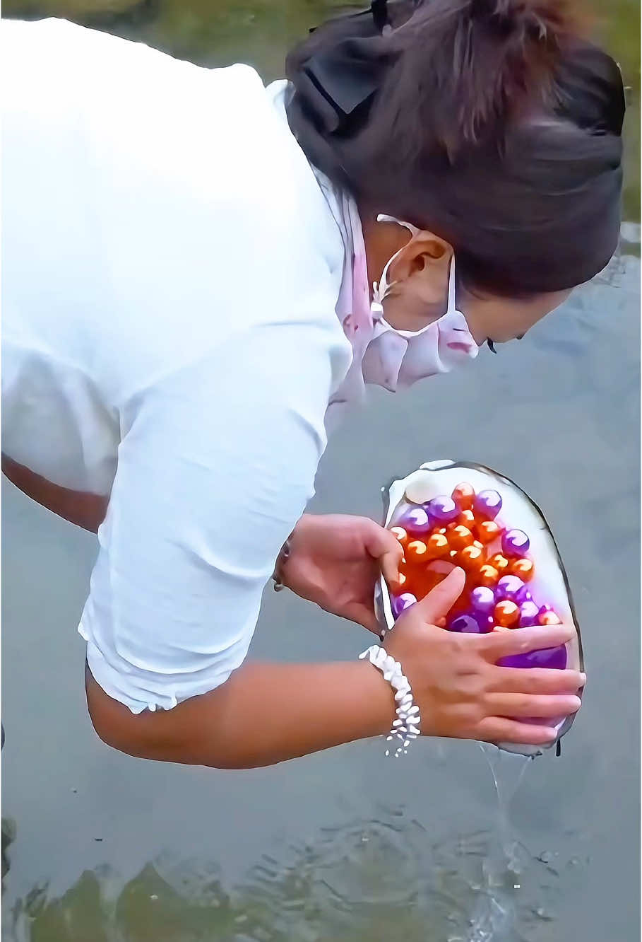 😱😱The girl opened the giant clam #pearl #pearlhunter #seafood #jewelry #pickingpearls #huntingpearl #fyp #foryou #tiktok #usa_tiktok 