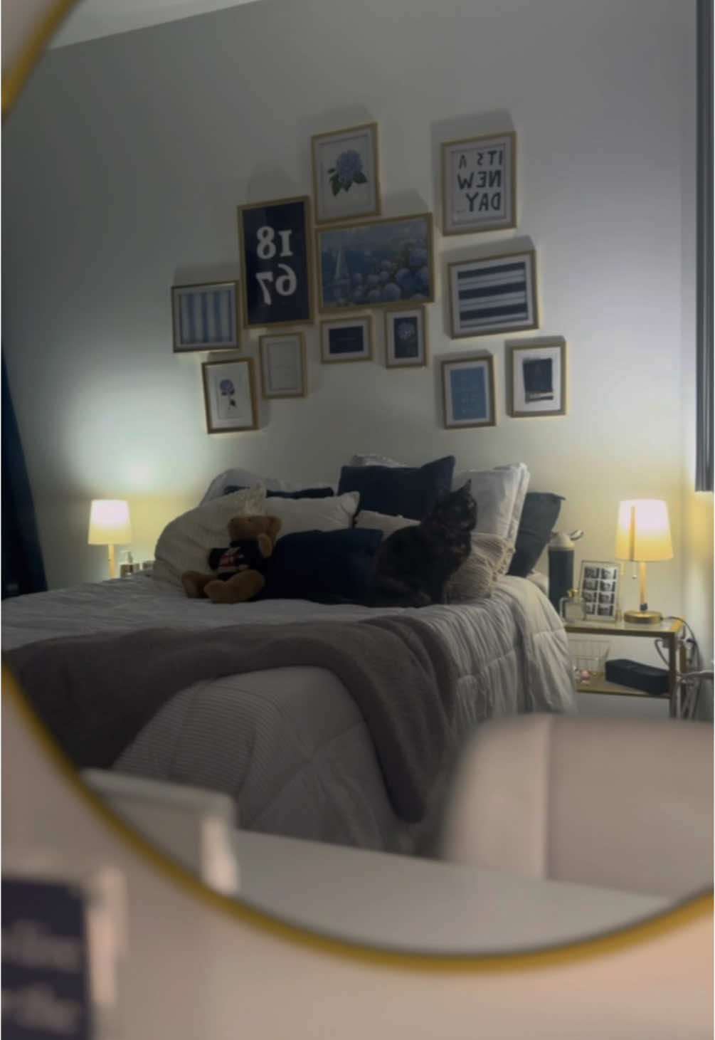 far overdue senior year college room tour #RoomTour #msu #michiganstate #collegeroom #decor 