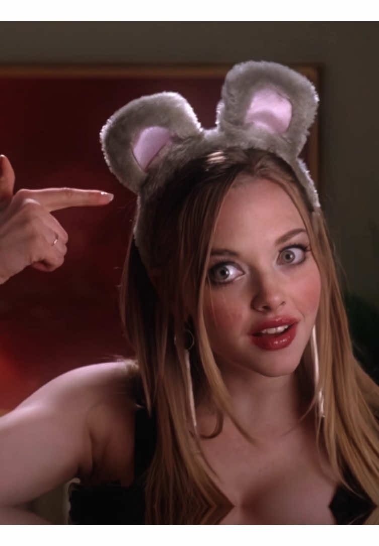 She’s so cute!! #meangirls #meangirlsedit #karensmith #amandaseyfried 