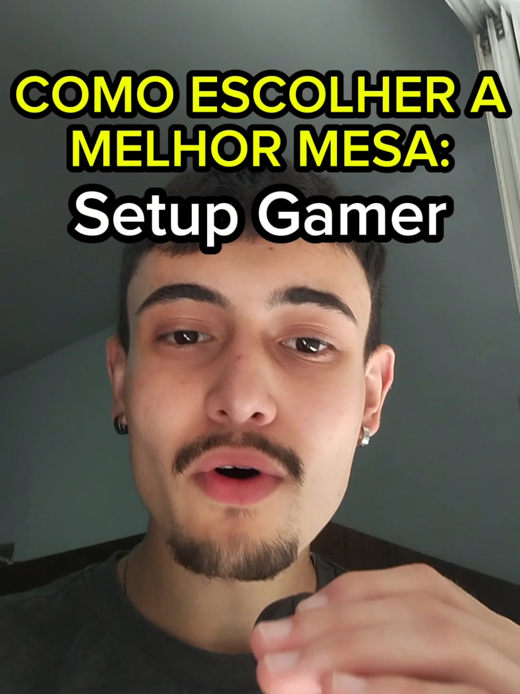 A responder a @lin.lin.elin Melhores mesas para seu setup Gamer: Primeira mesa do vídeo - Pouco espaço, apertada, facilidade de acumular bagunça, além do preço salgado Segunda mesa do vídeo - clean, preço acessível porém é recomendado você soldar uns reforços Terceira mesa do vídeo - Parruda, forte porém o preço sempre bem salgado. Só vá nela se você realmente gosta da estética Última mesa do vídeo - Vale muito a pena o investimento, pode ser uma mesa que vai durar sua vida inteira e você escolhe as medidas e matérias.