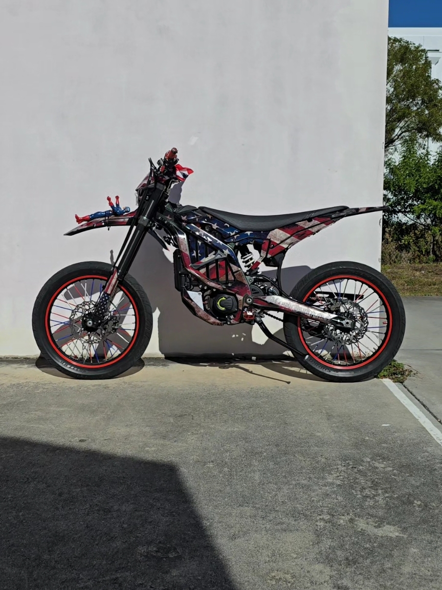 Surron Ultra Bee look good when the sun hits it! #surron #ultrabee #surronultrabee #americanflag #ebike #electricbike #electric #affordableelectricbike #xzybca #viral #viralvideo #fyp #foryoupage #dailypost #florida #captain #captainamerica 