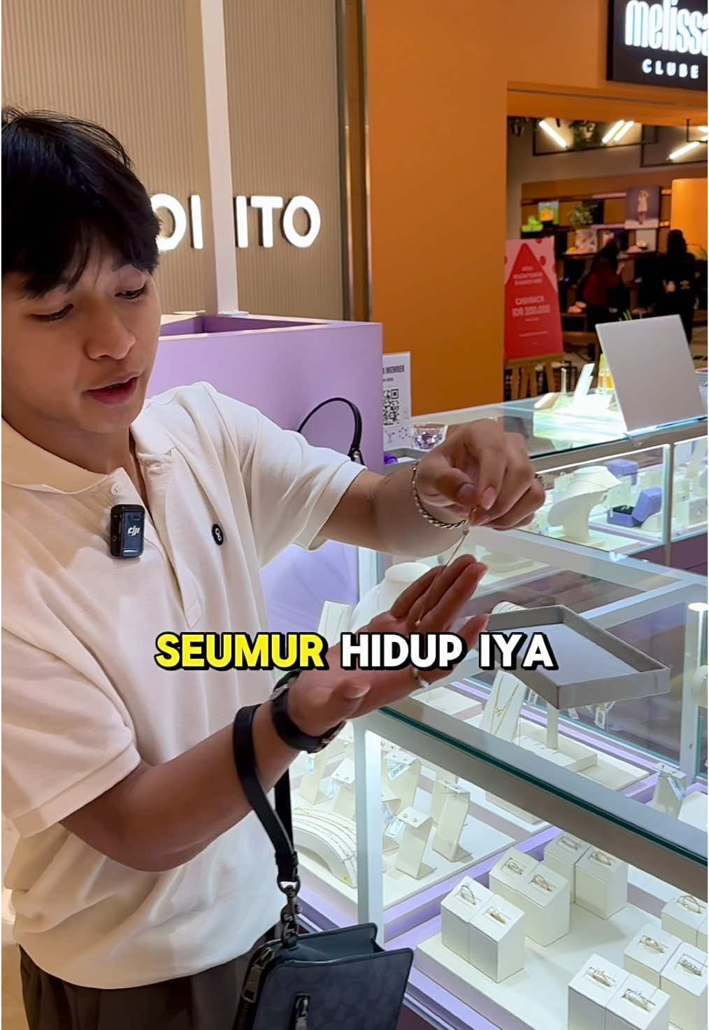 Akhirnya… bukan cuma ngasih bunga doang tapi perhiasan jugaa 🥹