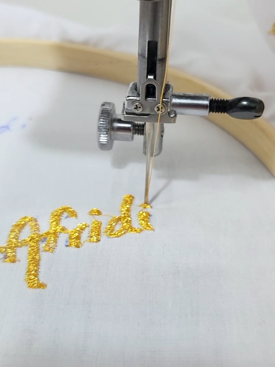 Replying to @oluwaseunqs Hope you like it 😊 #freemotionembroidery #normalsewingmachine #goldembroidery #lettering #name 