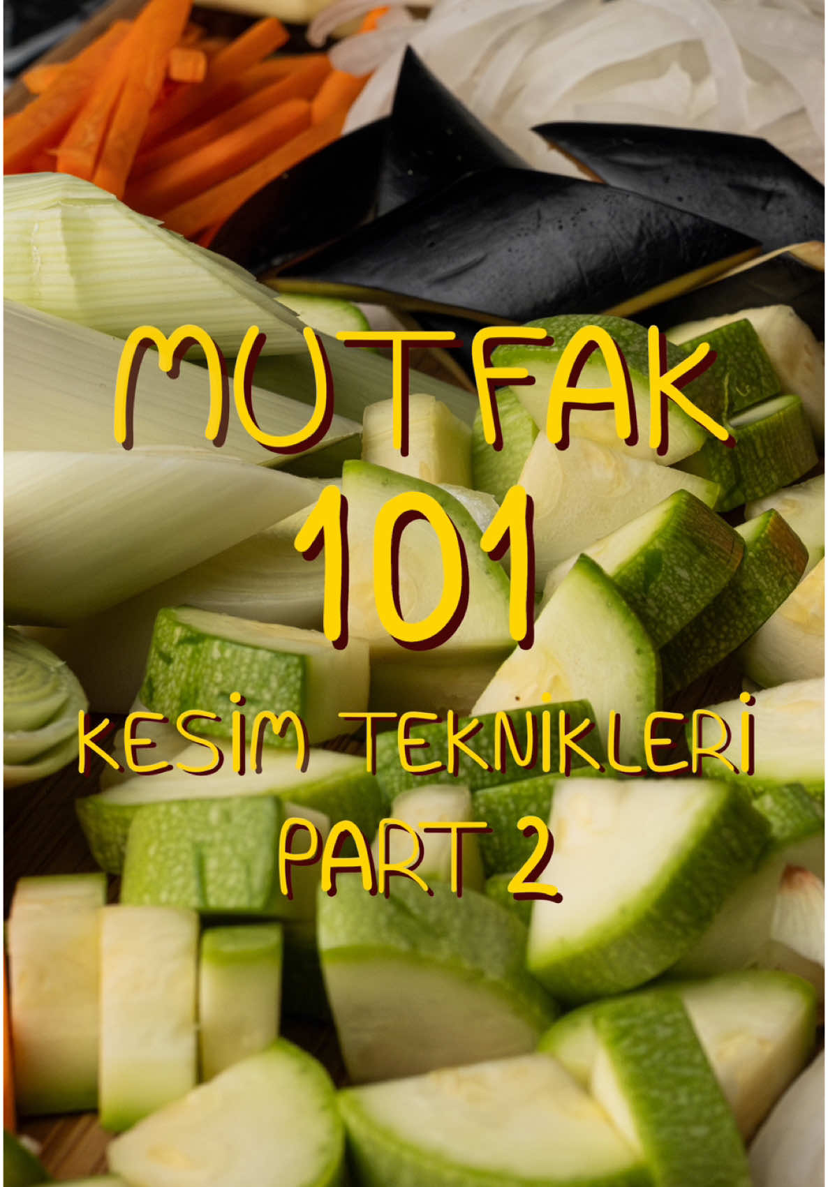 MUTFAK101: Kesim Teknikleri - Part II Tamam bıçağı nası tutacağımızı öğrendik. Ama bir de güvenli kesim yapmayı bilmek gerek. Çünkü her an elinizde olacak keskin bir materyalle kendinize zarar vermek işten bile değil. Bu konuda bilmeniz gereken üç yeni terimi de bu partta konuşuyoruz. Keseceğiniz malzemenin yüksekliğine göre kullanacağınız kesi şekli farklılık gösterir; Daha alçak boyda (ergonomik olarak 2 cm’ye kadar olan yüksekliklerde) klasik şef kesimi şekli olarak bildiğimiz bıçağın tahtaya sürekli temas ettiği “Slicing” yani “Dilimleme” hareketiyle kesim yapıyoruz. Buna da “Low Cut” yani “Alçak Kesim” ismini veriyoruz. Yüksek boydaki malzemeleri keserken ise bıçağın tahtaya sürekli temas etmediği “Cut” yani “Kesme” işleminin yapıldığı şekilde kesim yapıyoruz. Bu teknik büyük malzemeleri keserken daha sağlıklı ve güvenli bir kesim imkanı sunuyor. Güvenli kesimden bahsedince de “Bear Claw” yani “Ayı Pençesi” tutuş şeklinden bahsetmeden de geçemem. Videodaki şekilde parmaklarınızı konumlandırdığınız sürece kendinize zarar verme olasılığınız sıfırlara kadar düşecektir. *Kesim yaparken hızlı olmaya çalışmadan önce tekniklere uygun ve güvenli bir hareket döngüsünü öğrenmenin çok daha önemli olduğunu unutmayın. Part III’de küp şeklindeki kesimlerle devam edeceğiz. Serinin geri kalanını kaçırmamak için takip etmeyi unutma! Hadi görüşürüz! #mutfak101 #mutfakipuçları #kesimteknikleri #highcut #lowcut #bearclaw #kitchen101 #knifeskills #knife #gastronomi #gastronomy #fyp 