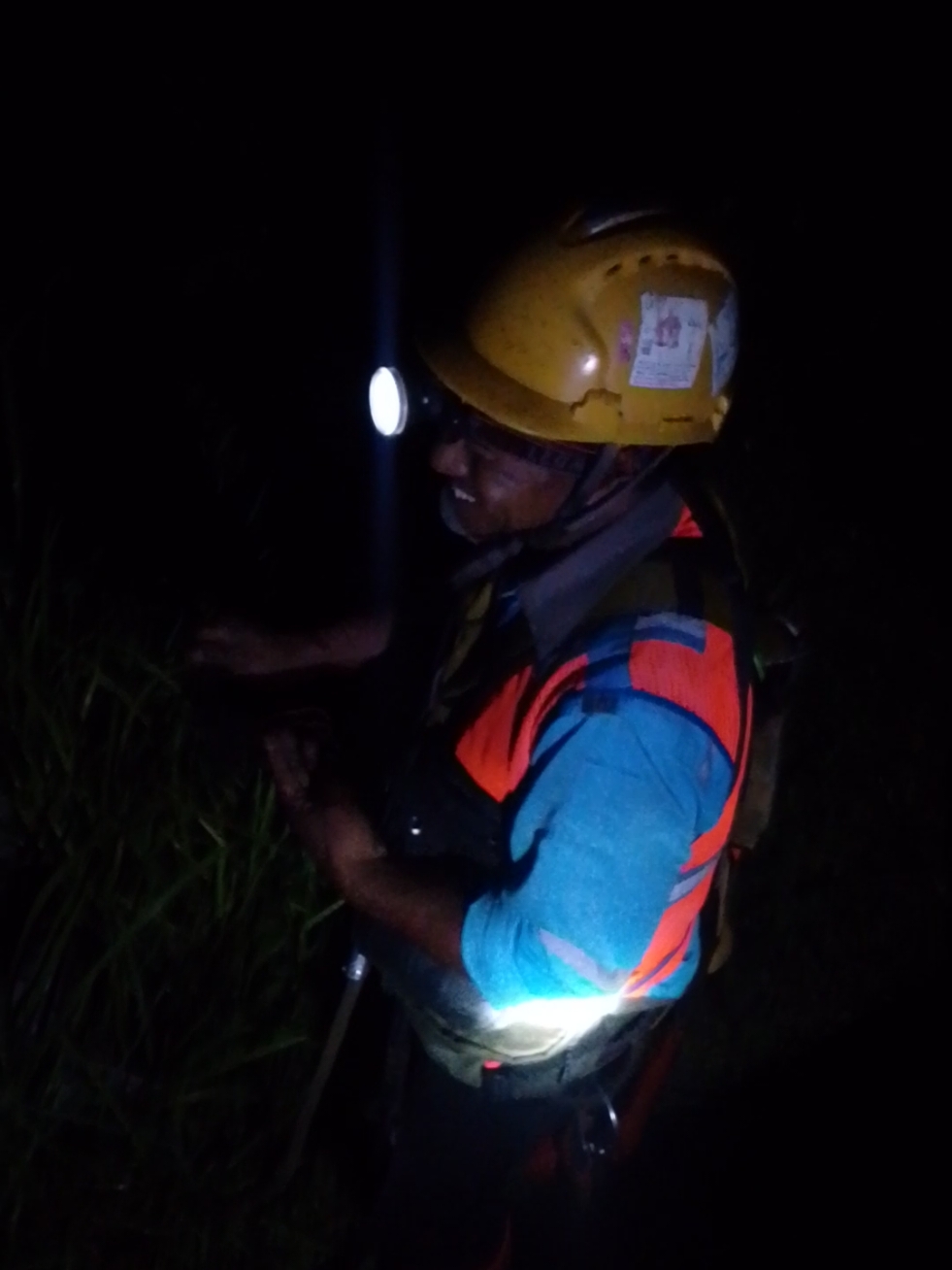 Recovery Listrik padam yang diakibatkan salah satu Trafo distribusi mengalami gangguan. #tukanglistrik #matilampu #listrik #pln #pln_indonesia #yantek #yantekpln #fypシ #fyp #CapCut 