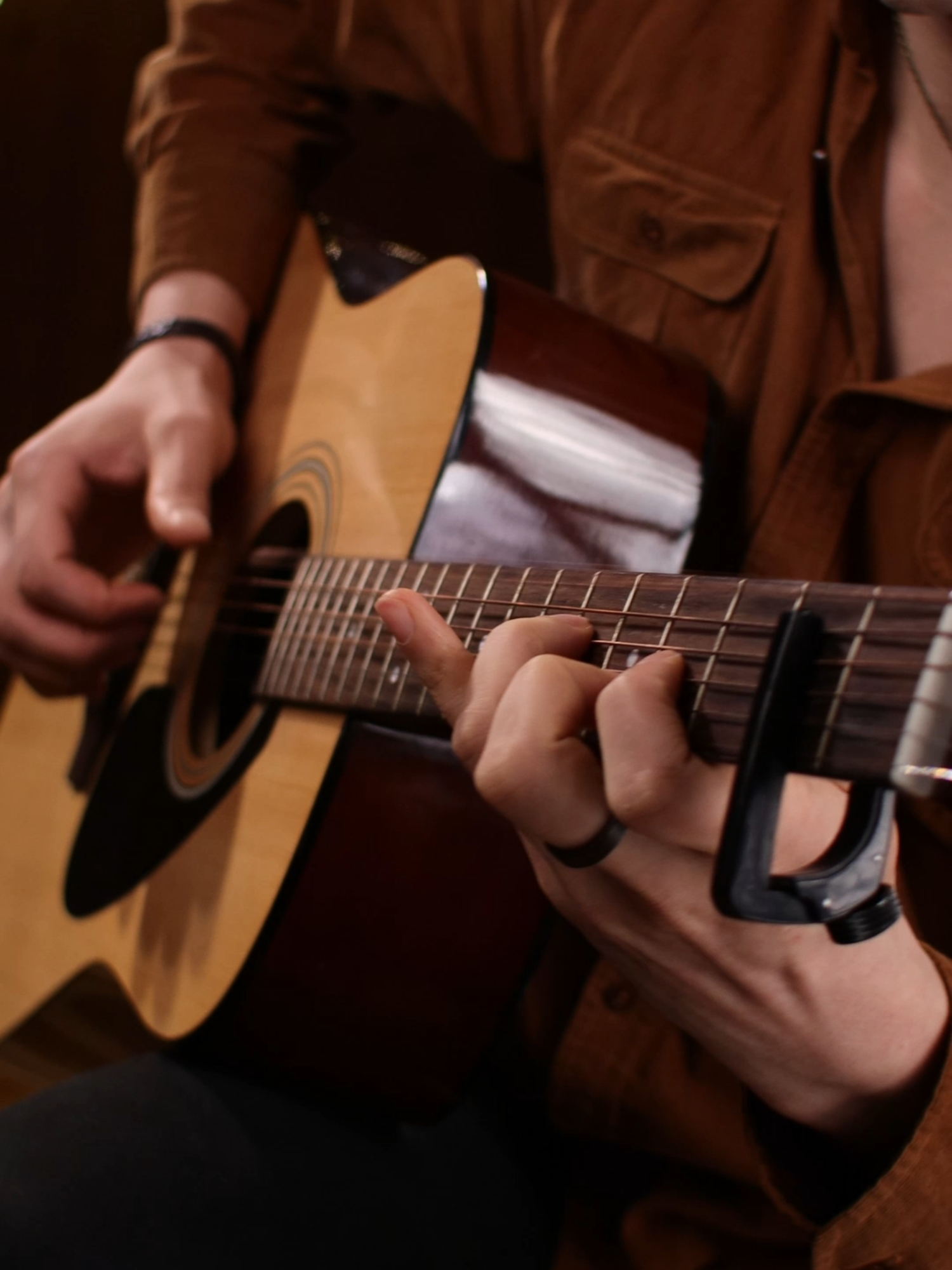 Jingle Bell Rock’ is an iconic Christmas song first performed by Bobby Helms in 1957. Its unique blend of traditional holiday cheer and energetic rock’n’roll quickly captured the hearts of listeners. The song became a staple of countless movies, shows, and festive events, turning into a true symbol of joyful Christmas celebrations. In this fingerstyle cover, I aimed to capture the energy and festive spirit of the original while adding my personal touch. I hope this version brings some extra sparkle to your holiday season. Enjoy the music and share the joy!#FingerstyleGuitar #ChristmasMusic #HolidayMagic #AcousticCover #GuitarPerformance #InstrumentalMusic #RelaxingGuitar #AcousticGuitar #jinglebellsrock